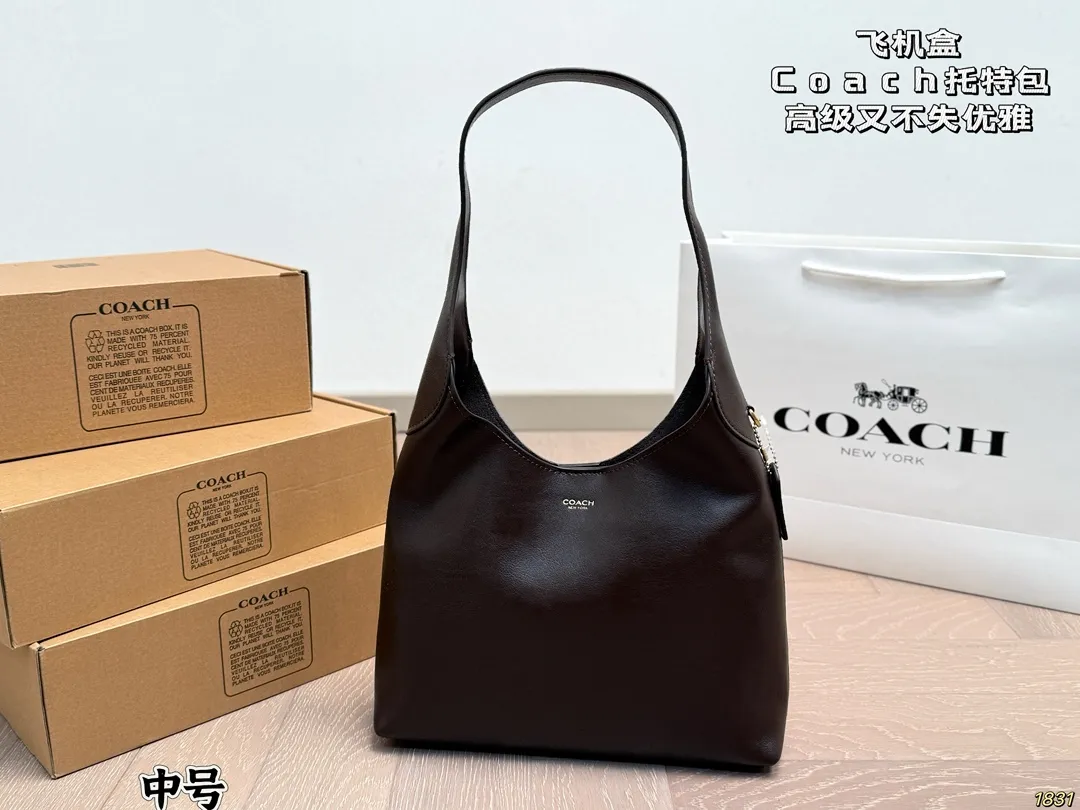 ¥210/¥180/¥170飞机盒 蔻驰Coach托特包 颜色搭配很有复古的感觉 高级又不失优雅 超有氛围感 通勤 休闲 约会通通可搭 尺寸:38 32/27 21/22 13