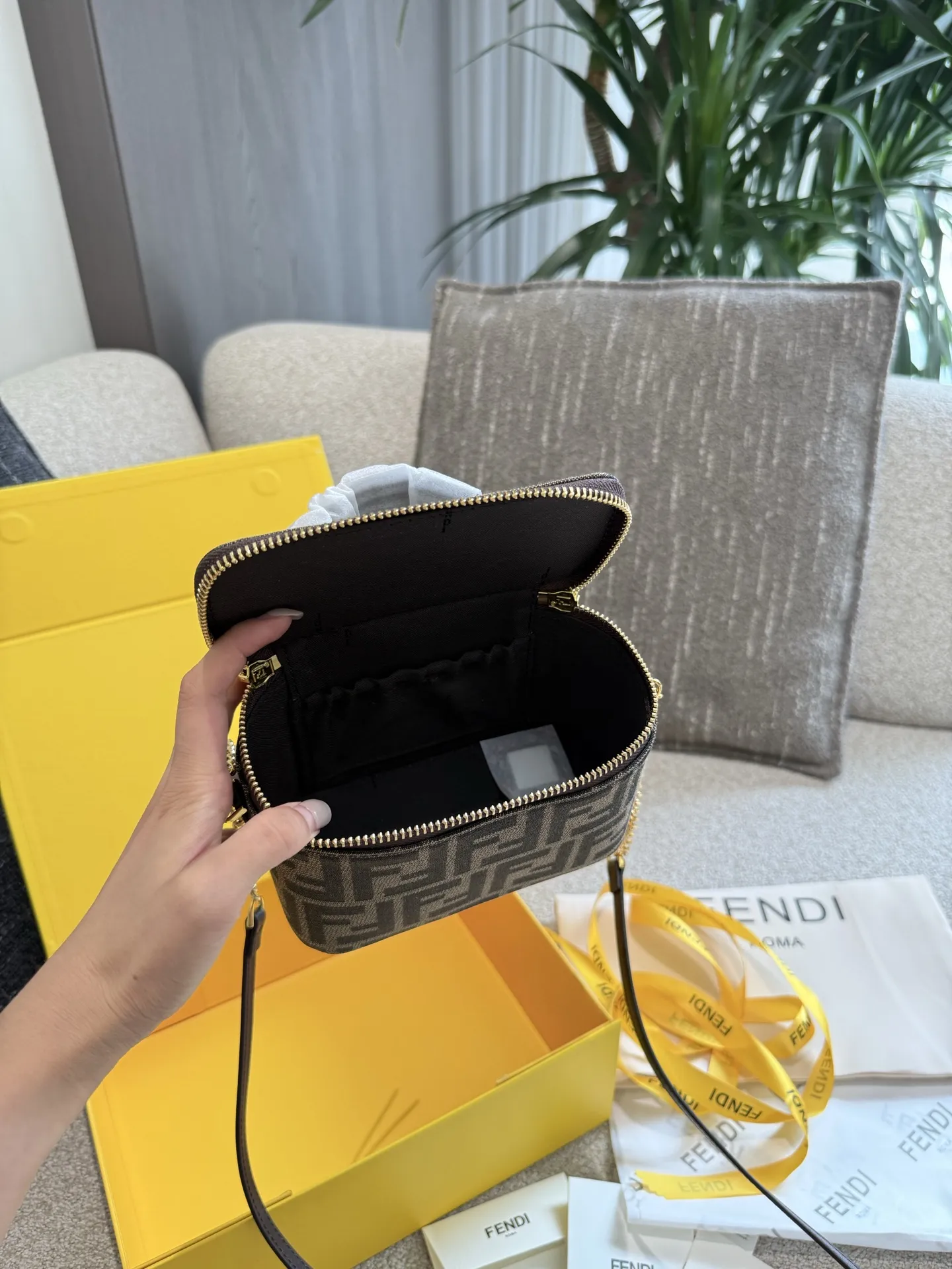 p165 Fendi｜超好看、超精致小盒子包 16cm配盒子