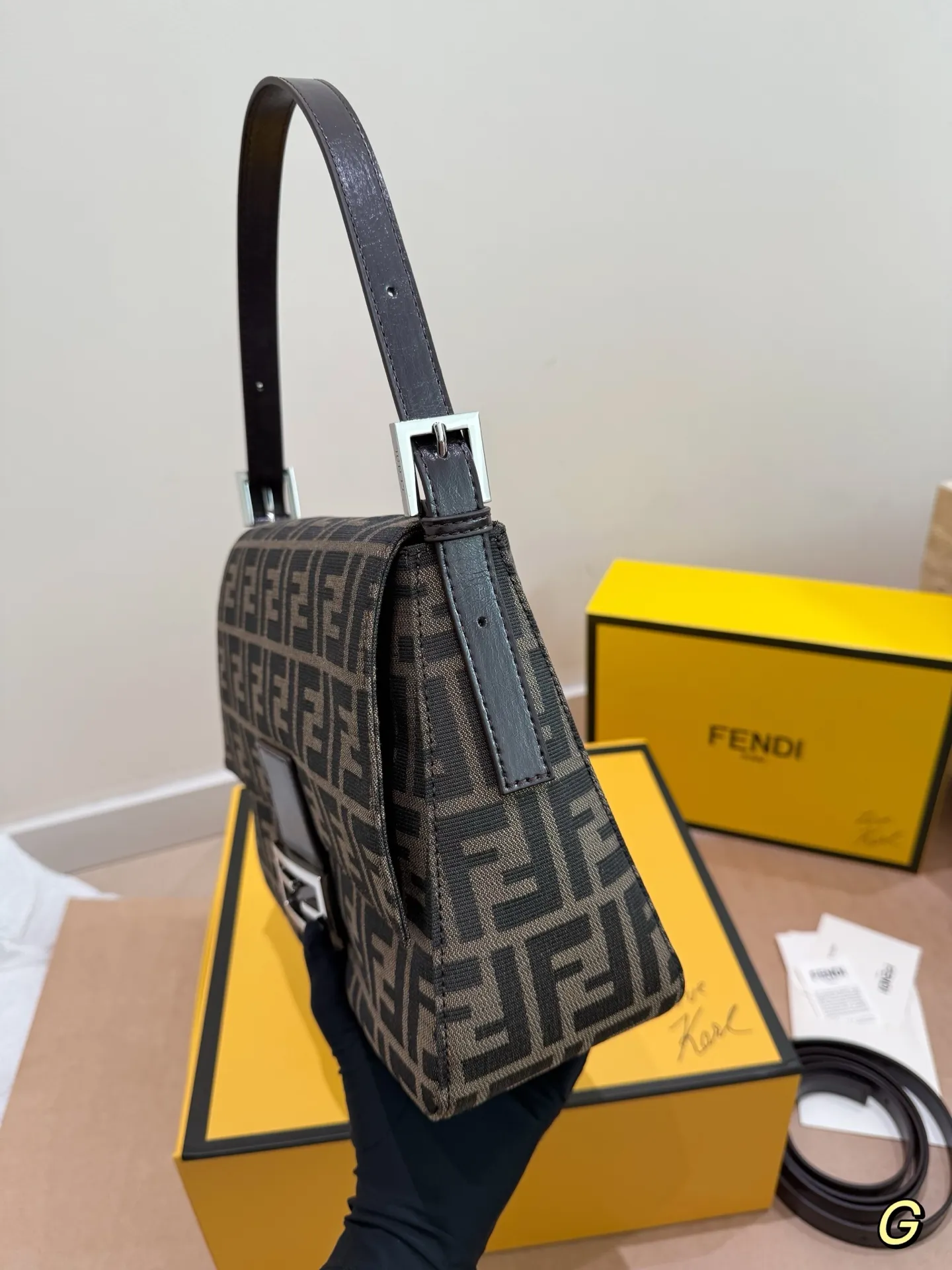 P175 原单 Fendi芬迪大法棍 实在太好看啦 手提斜挎都好看 配折叠礼盒🎁尺寸15.18