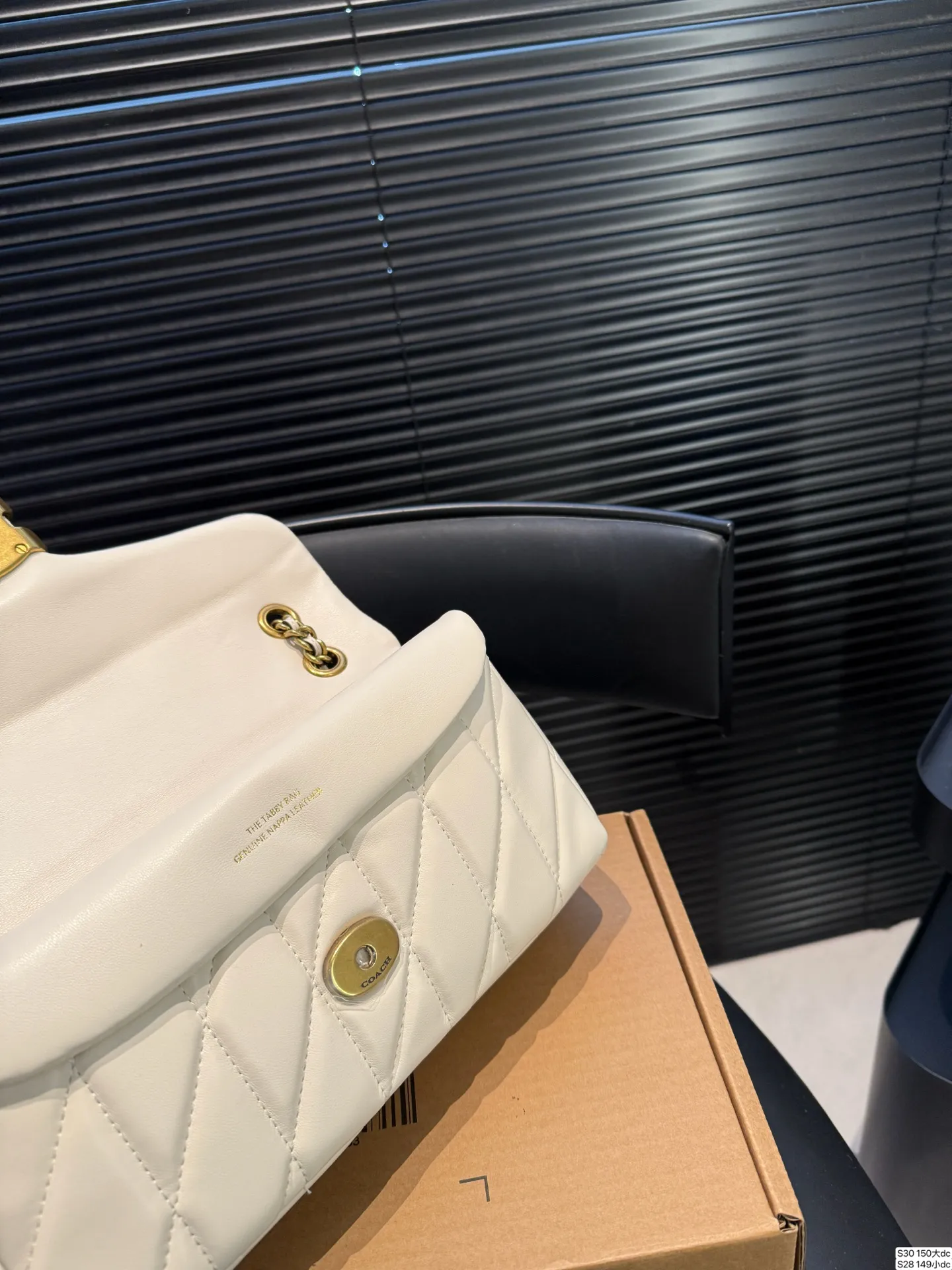 大P200 小P190 配飞机盒 百搭神器&mdash;tabby 蔻驰酒神新品 Quilted Tabby 链条版Tabby 这你能忍住?? 满满的小细节&hellip; 尺寸大号 26 13 小号20 10 货号大150 小149