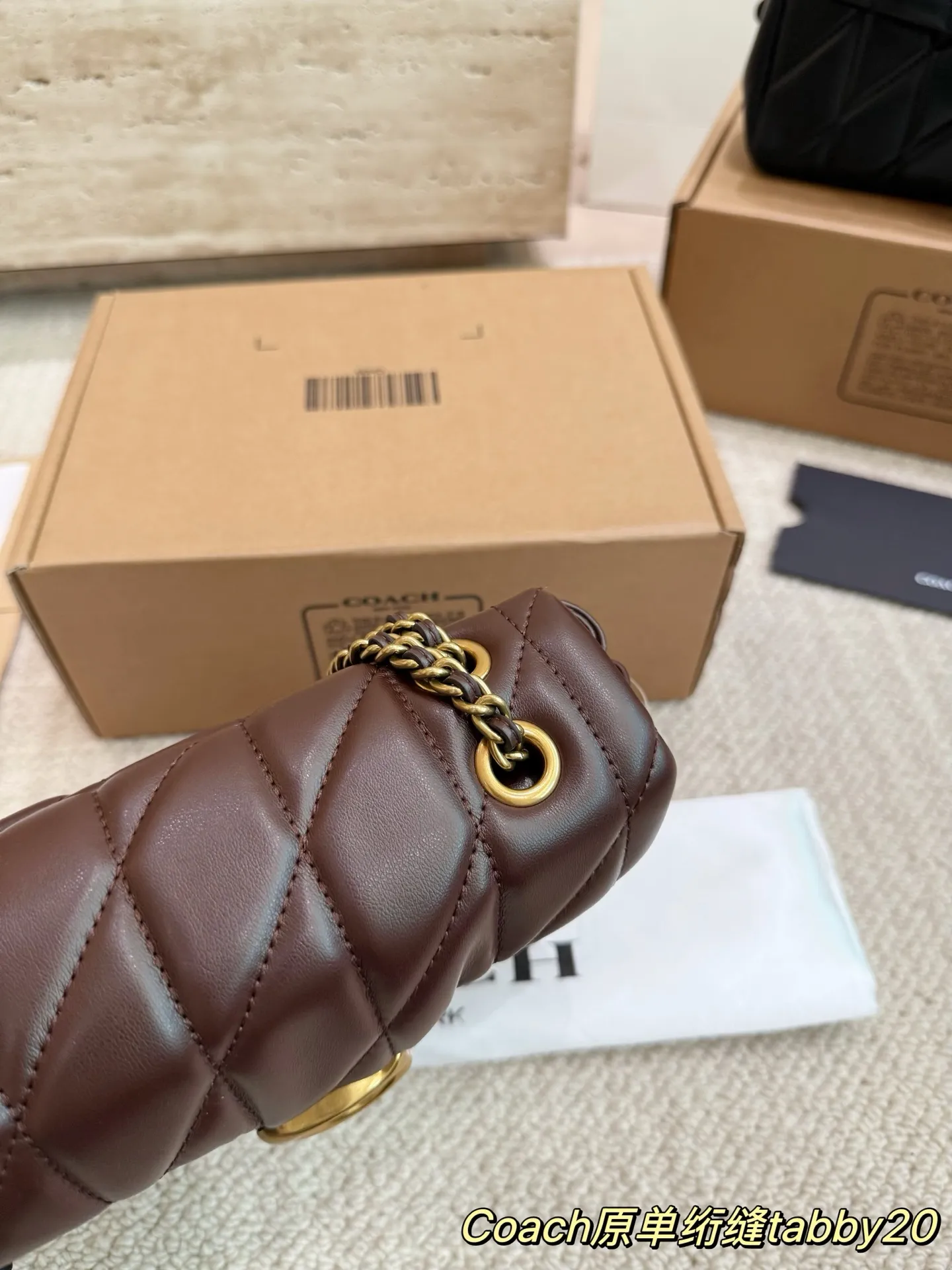 P190 原版品质 小号尺寸20.9配礼盒🎁 蔻驰酒神新品 Quilted Tabby 链条版 Tabby 这你能忍住？？ 满满的小细节