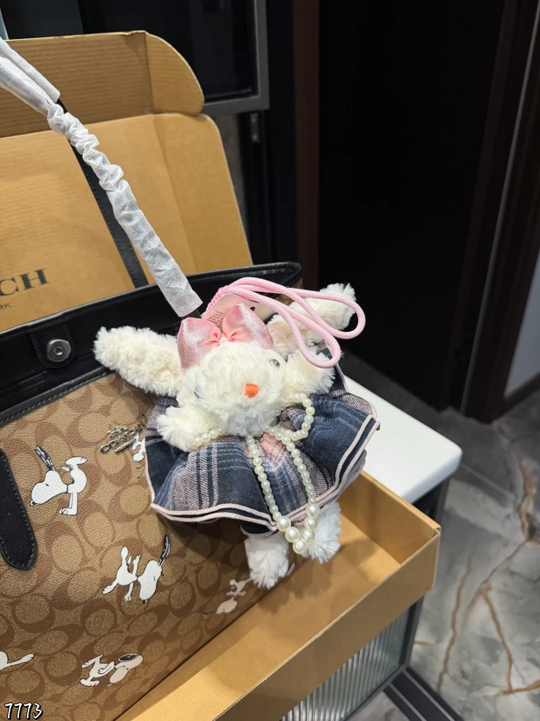 ❤️p175（礼盒包装）❤️ Coach 经典city托特包经典logo购物袋tote包大爆款 分分钟断货！正反两面都好看！毫无违和感！size: 45.28