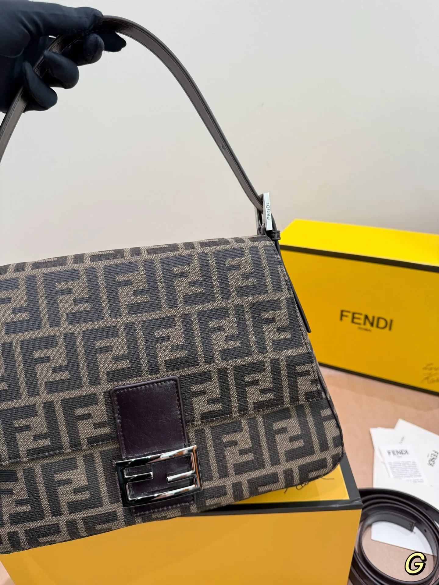 P175 原单 Fendi芬迪大法棍 实在太好看啦 手提斜挎都好看 配折叠礼盒🎁尺寸15.18