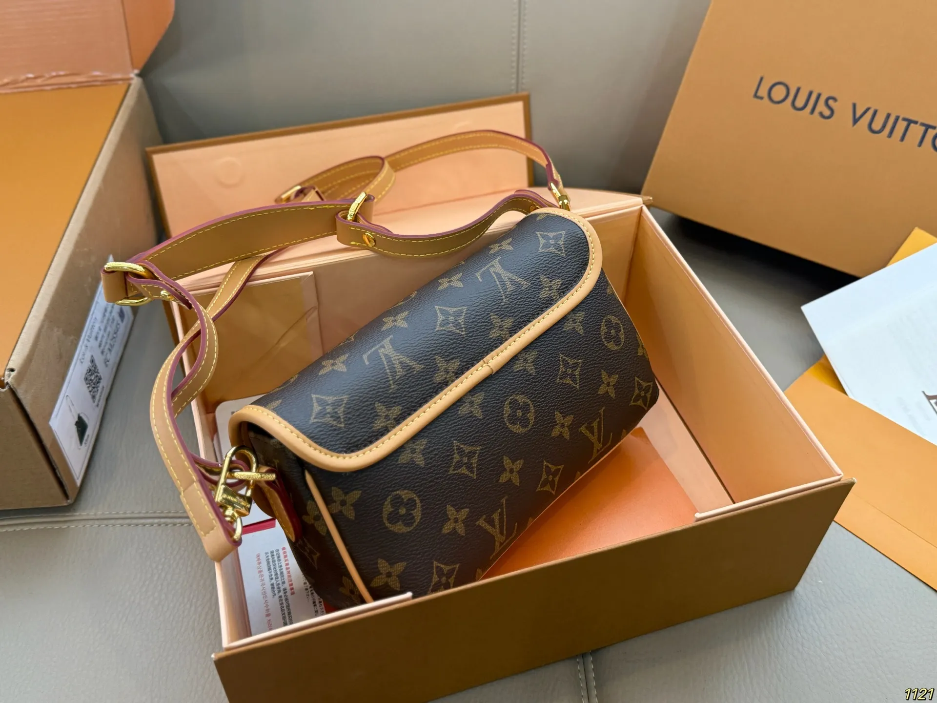 原版复刻¥145飞机盒 蜜蜡黄皮LV中古金豆包腋下包 小巧可爱的容貌却不影响它的容量 颜值绝绝王炸款 💥 尺寸22 13