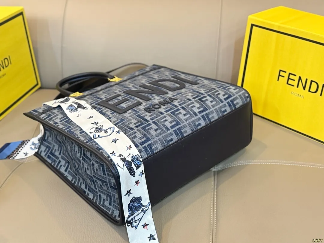 ¥175/¥170,小号配折叠盒 芬迪 fendi托特包 颜值 容量都非常的可 又潮又酷 潮酷时尚女孩必入款 适合日常 通勤 出街 尺寸35 31/25 23