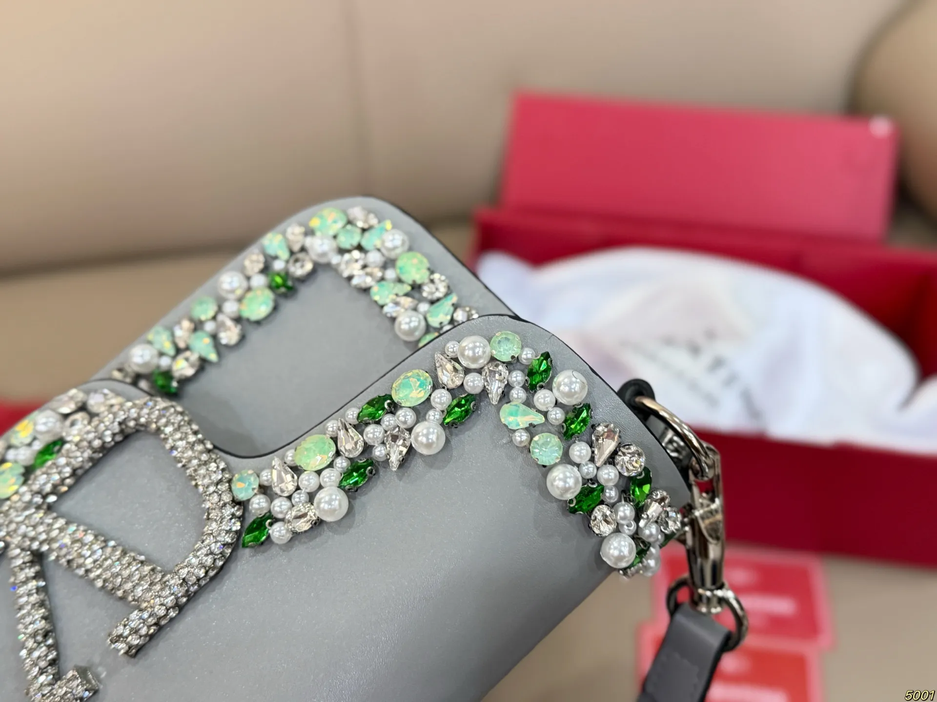 &yen;260折叠盒 华伦天奴 Valentino大v包 百搭经典 精致的一只 真的超级无敌巨可爱 仙气满满 小姐姐日常必入款 尺寸25 13