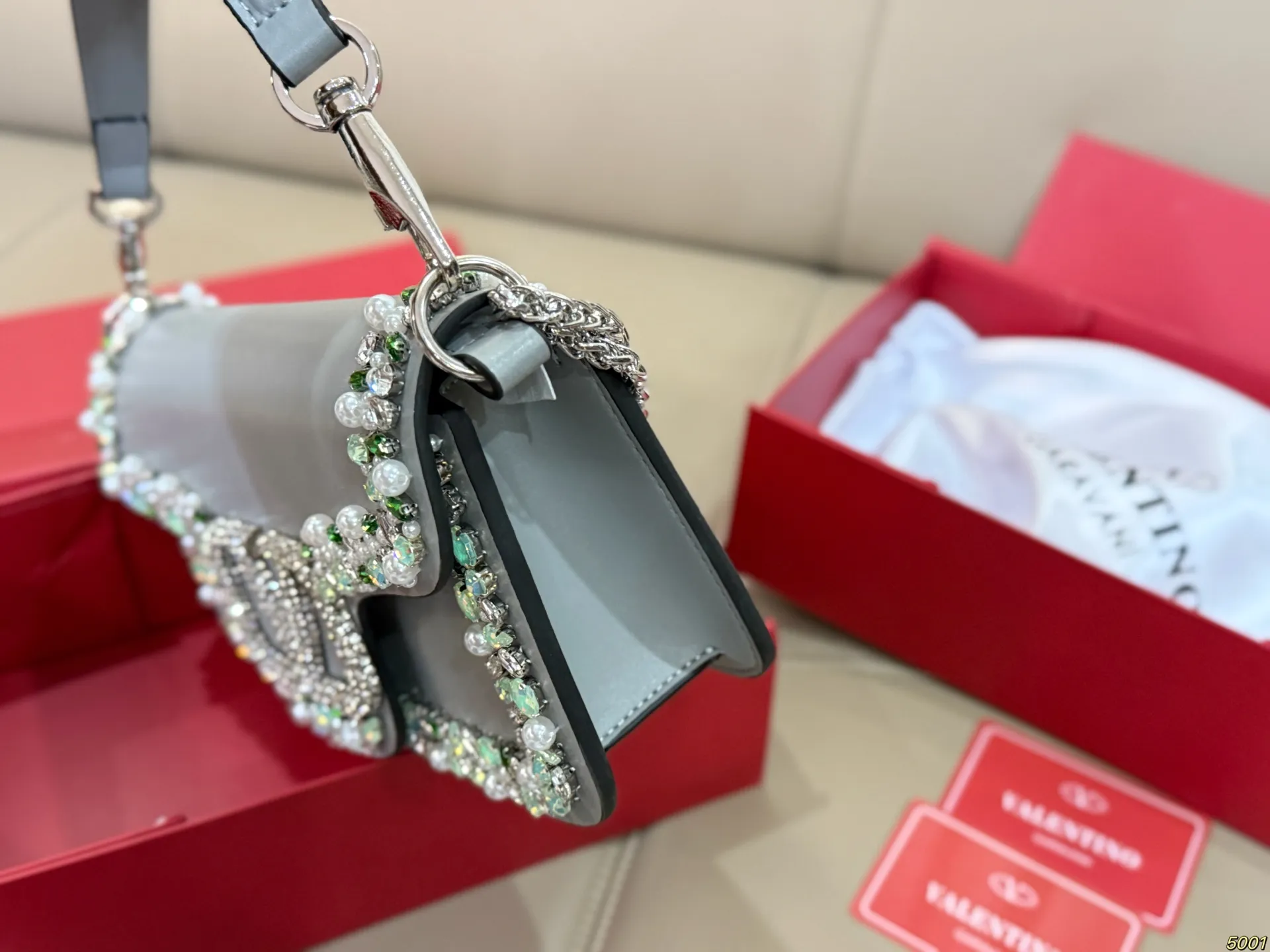 &yen;260折叠盒 华伦天奴 Valentino大v包 百搭经典 精致的一只 真的超级无敌巨可爱 仙气满满 小姐姐日常必入款 尺寸25 13