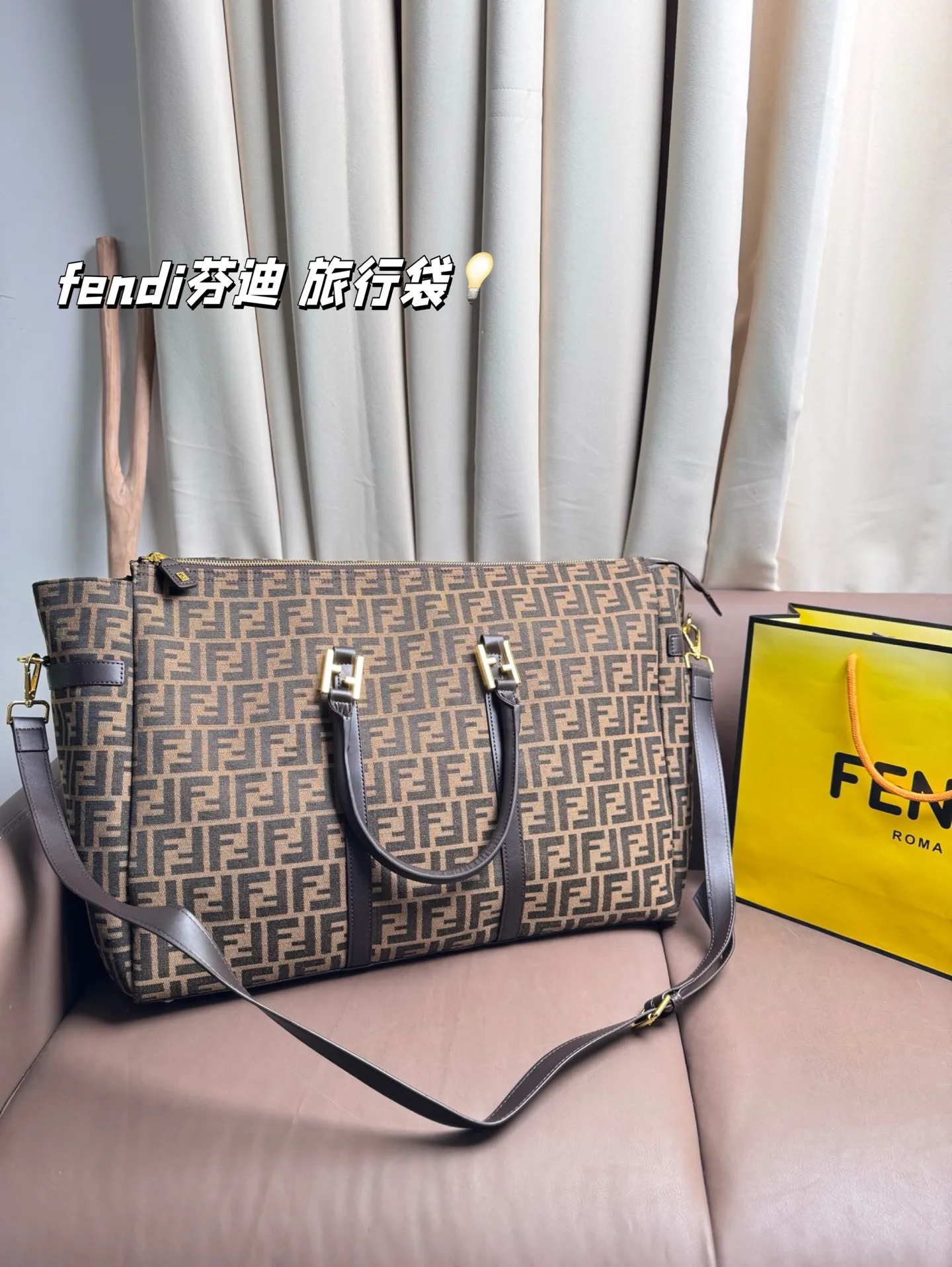 P180 fendi芬迪 旅行袋 真的超能装 出门旅行首选 重点是拿起来超级飒 时尚达人必备单品之一 尺寸47*36
