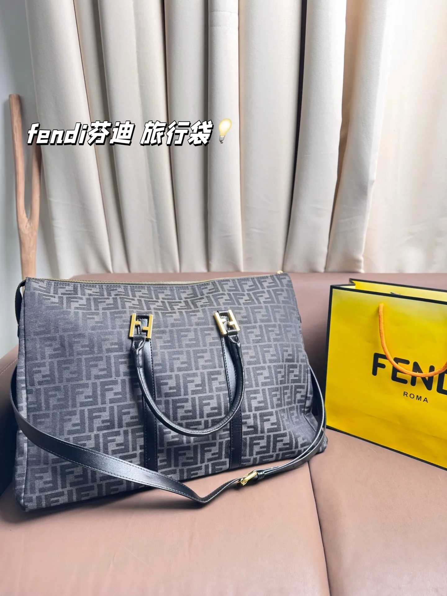 P180 fendi芬迪 旅行袋 真的超能装 出门旅行首选 重点是拿起来超级飒 时尚达人必备单品之一 尺寸47*36