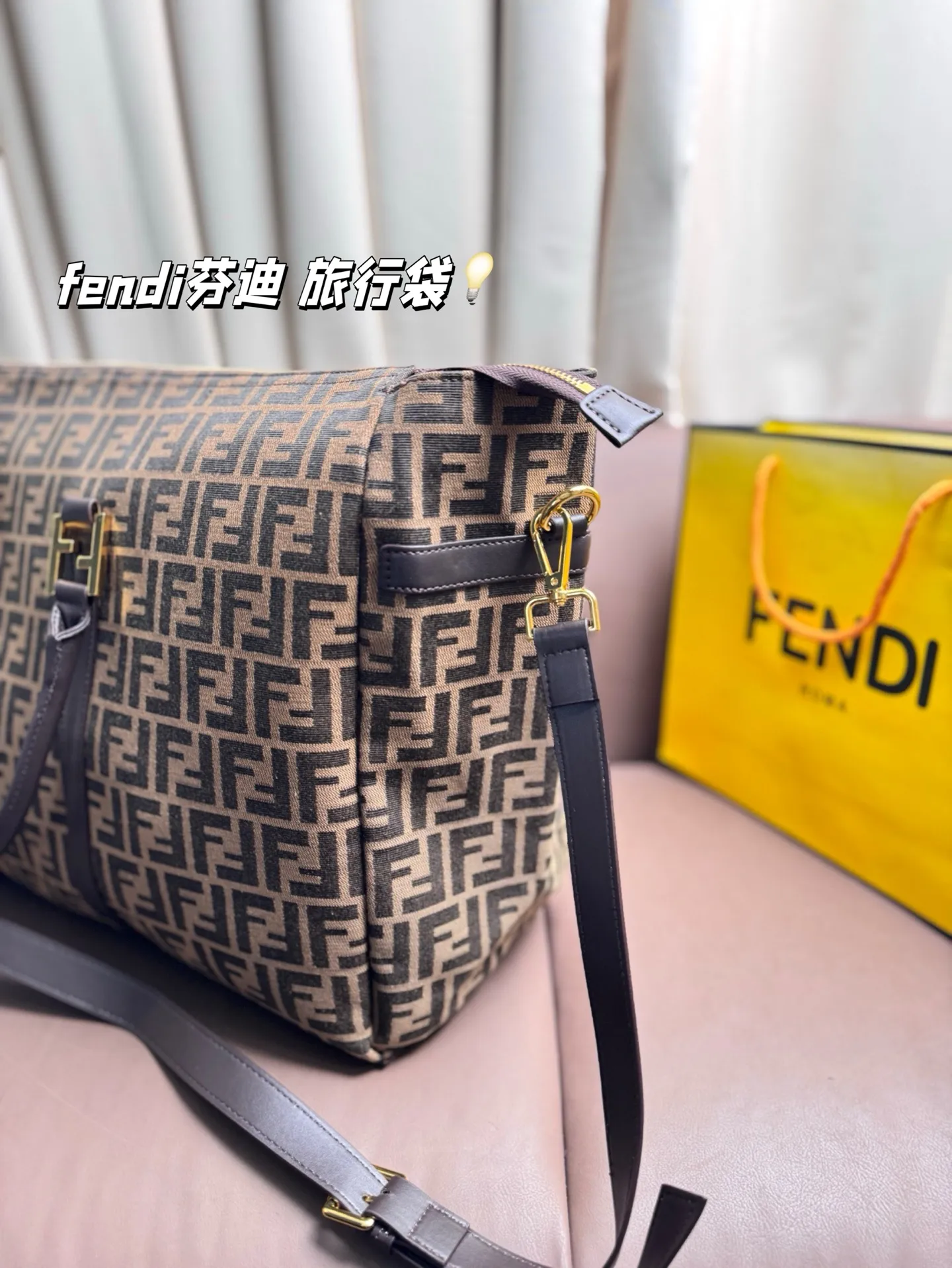 P180 fendi芬迪 旅行袋 真的超能装 出门旅行首选 重点是拿起来超级飒 时尚达人必备单品之一 尺寸47*36