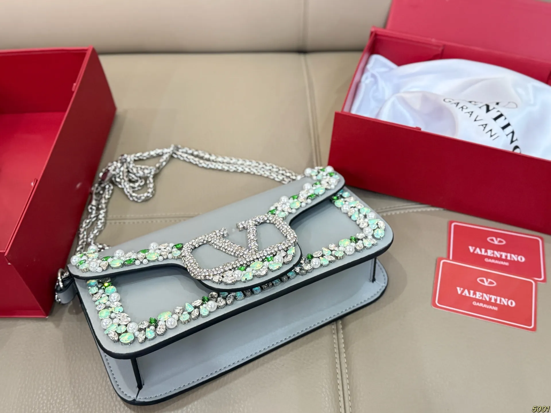 ¥260折叠盒 华伦天奴 Valentino大v包 百搭经典 精致的一只 真的超级无敌巨可爱 仙气满满 小姐姐日常必入款 尺寸25 13