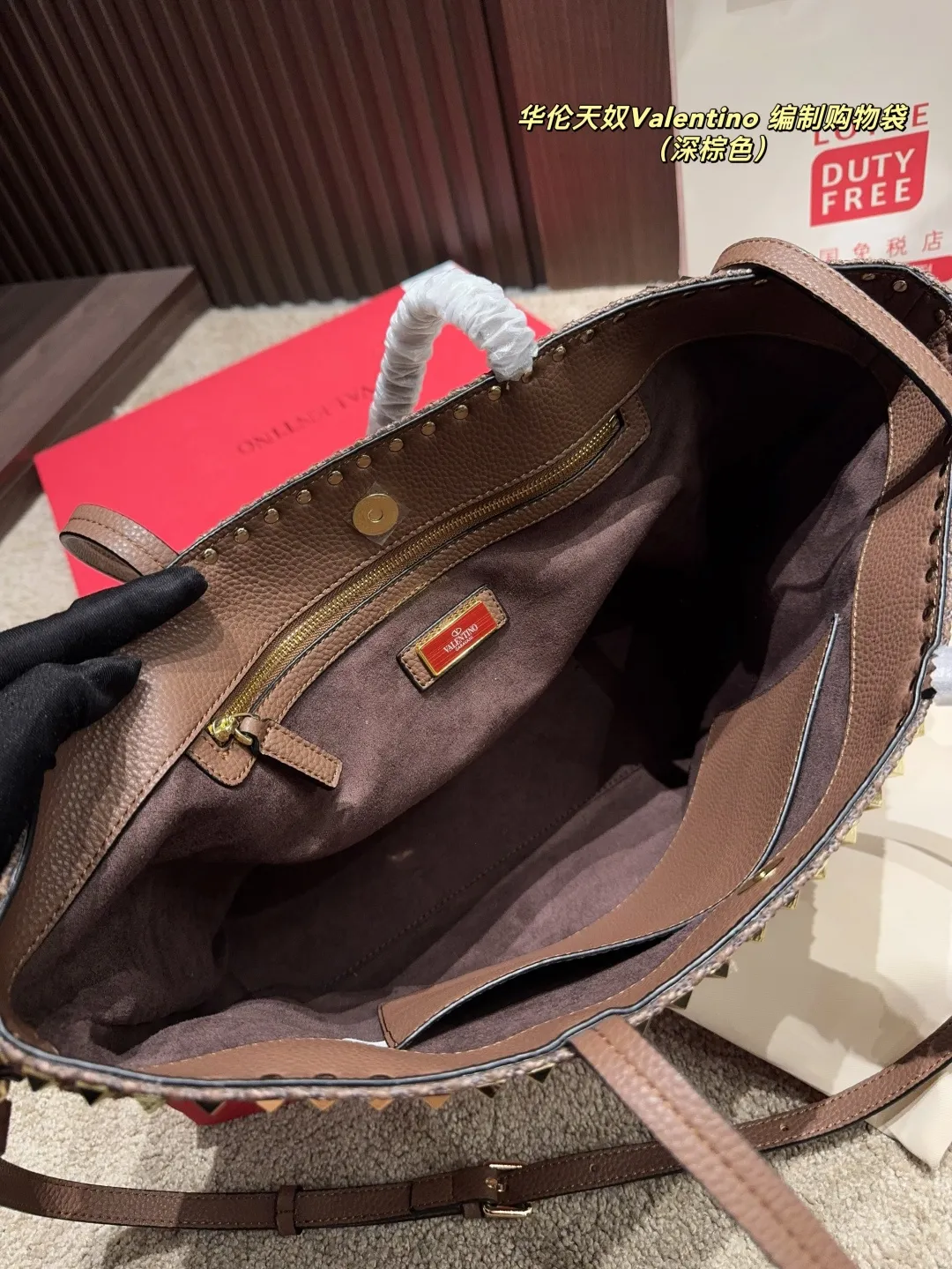 p170配盒⚠️尺寸45.28 华伦天奴Valentino 编制购物袋 俏皮超个性谁背谁好看 掩饰不住的洋气 精致走线 拼色很有特点 巨百搭可随心日常搭配 休闲俏皮同时又带着一点o名媛范 必将成为新年春夏的超级爆款 ♥️
