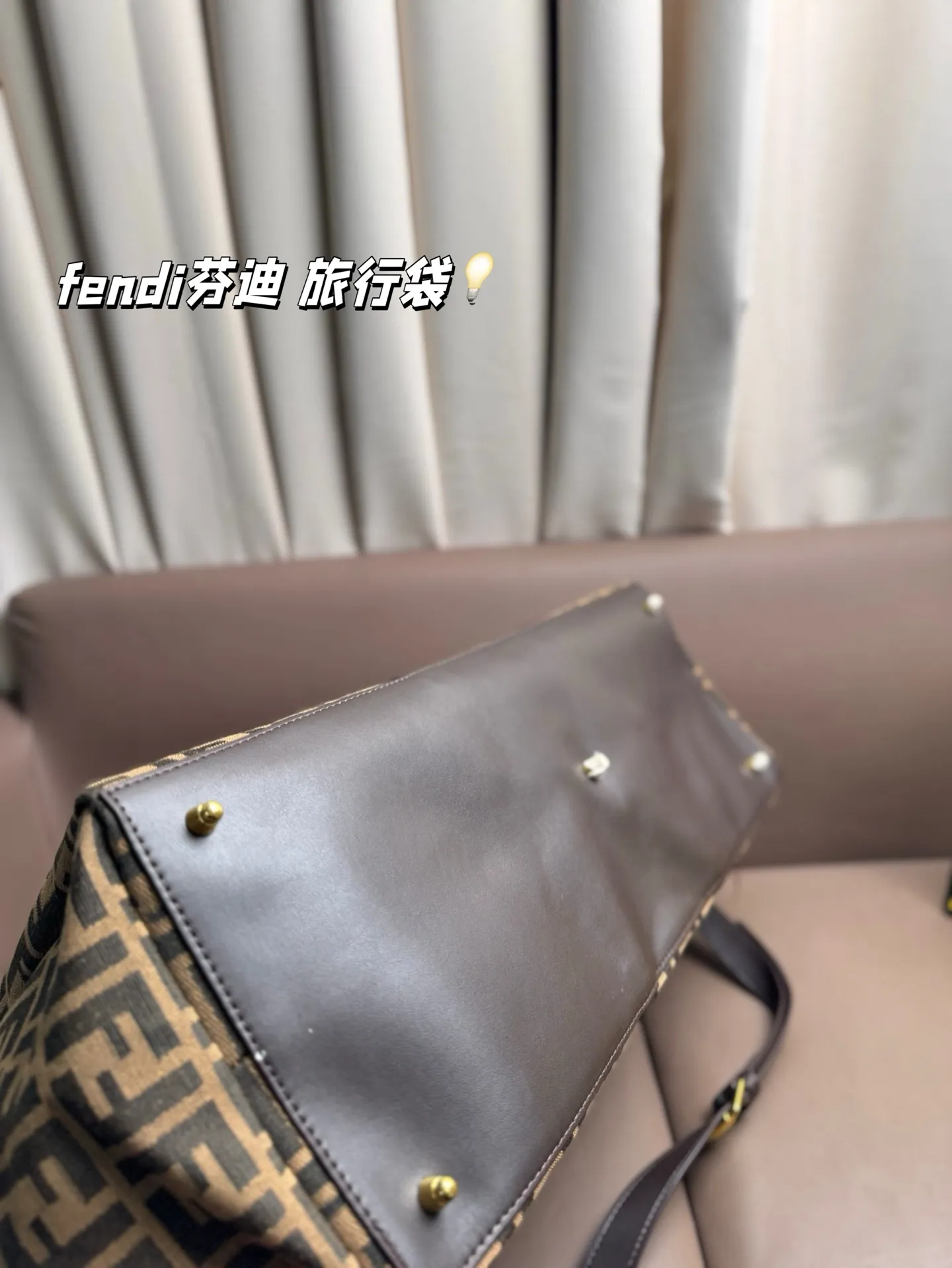 P180 fendi芬迪 旅行袋 真的超能装 出门旅行首选 重点是拿起来超级飒 时尚达人必备单品之一 尺寸47*36