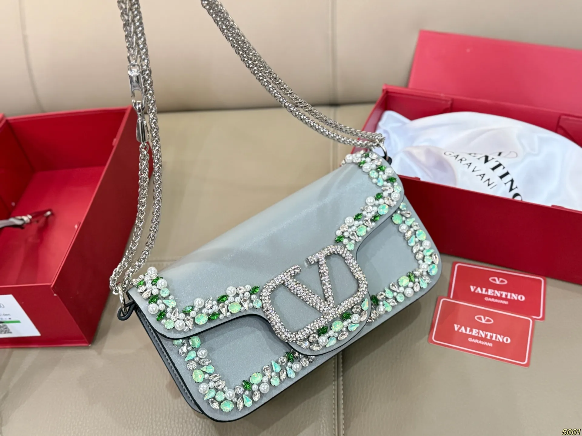 &yen;260折叠盒 华伦天奴 Valentino大v包 百搭经典 精致的一只 真的超级无敌巨可爱 仙气满满 小姐姐日常必入款 尺寸25 13