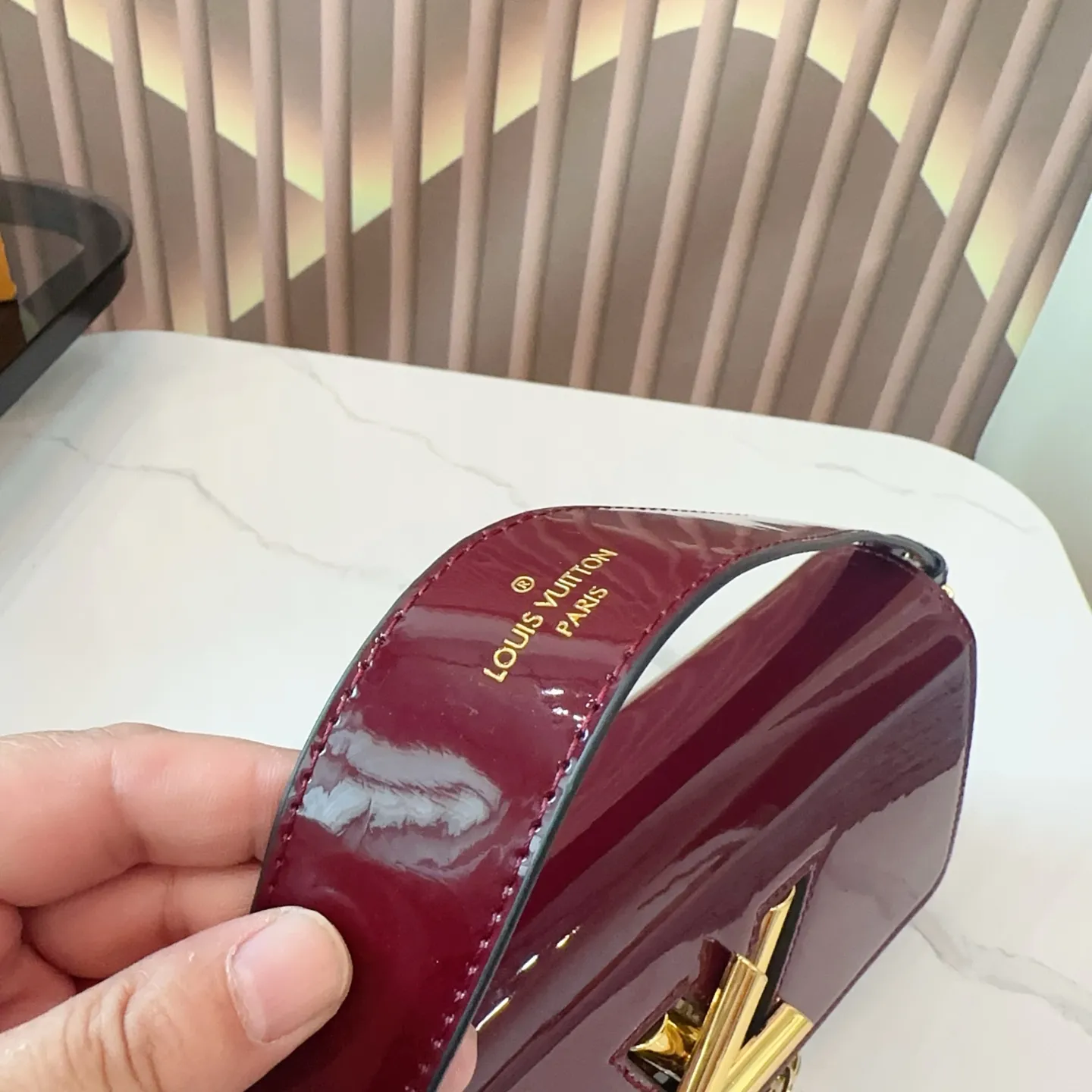 p145 全套包装 LV Twist链条包 复古优雅 永远的经典 正式休闲皆可 日常通勤无压力 尺寸 23×12 bd