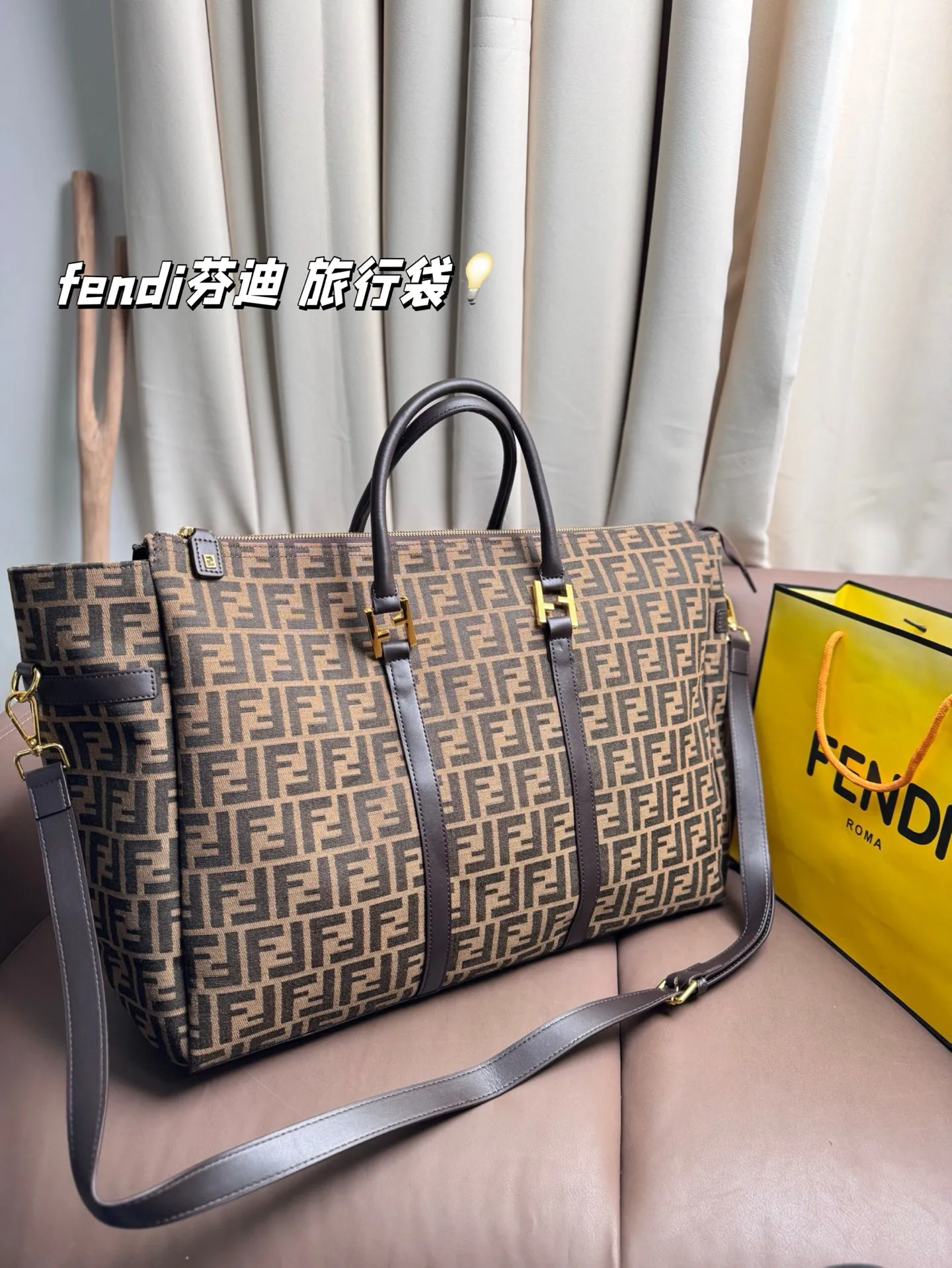 P180 fendi芬迪 旅行袋 真的超能装 出门旅行首选 重点是拿起来超级飒 时尚达人必备单品之一 尺寸47*36