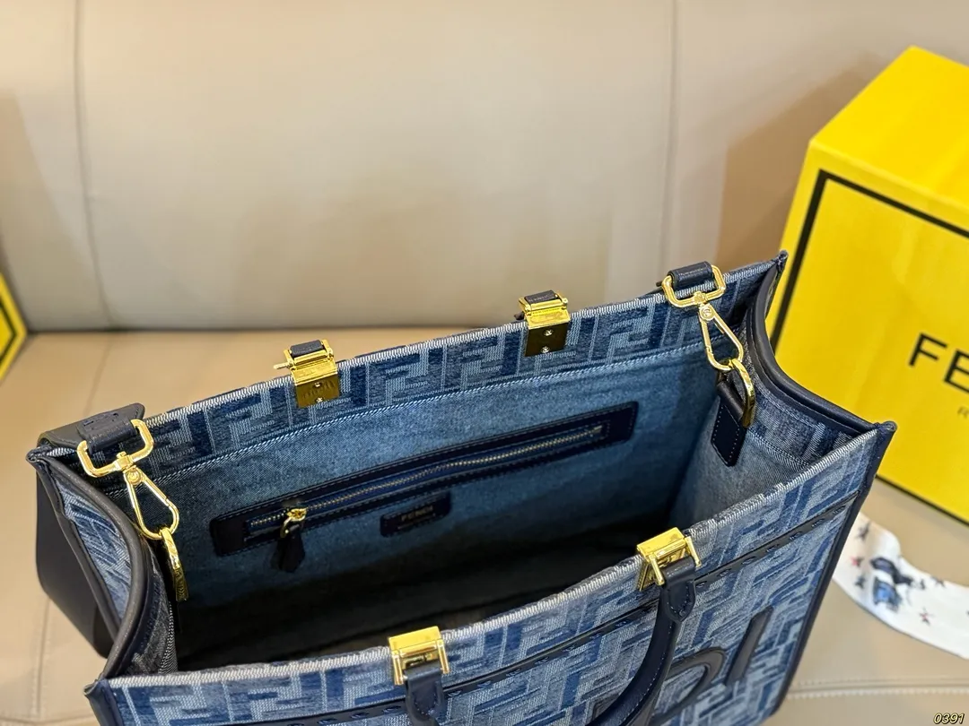 ¥175/¥170,小号配折叠盒 芬迪 fendi托特包 颜值 容量都非常的可 又潮又酷 潮酷时尚女孩必入款 适合日常 通勤 出街 尺寸35 31/25 23