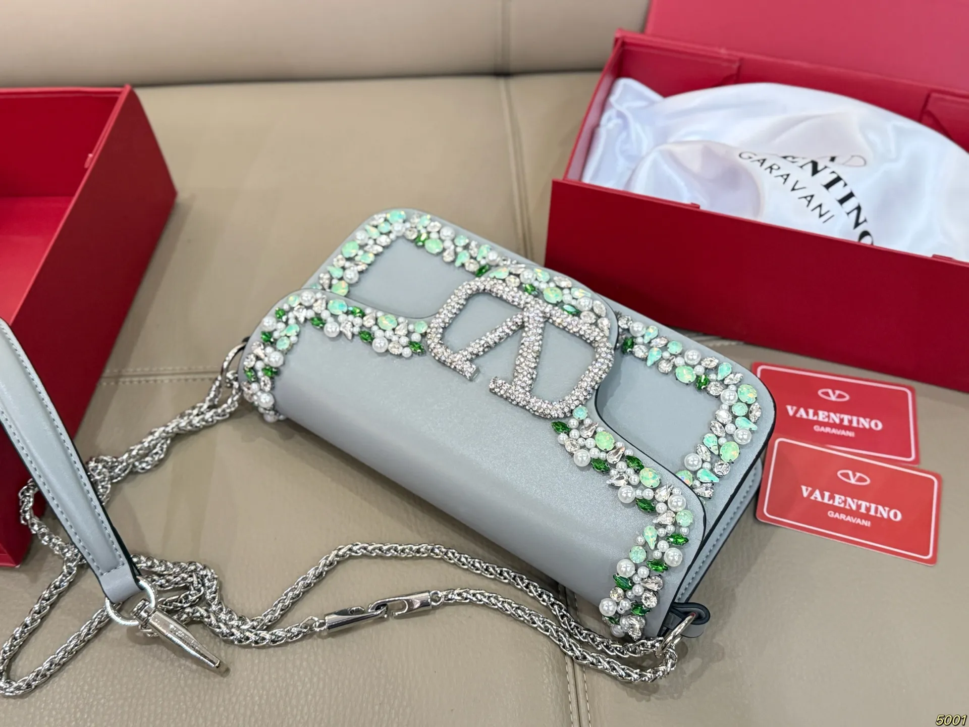 &yen;260折叠盒 华伦天奴 Valentino大v包 百搭经典 精致的一只 真的超级无敌巨可爱 仙气满满 小姐姐日常必入款 尺寸25 13