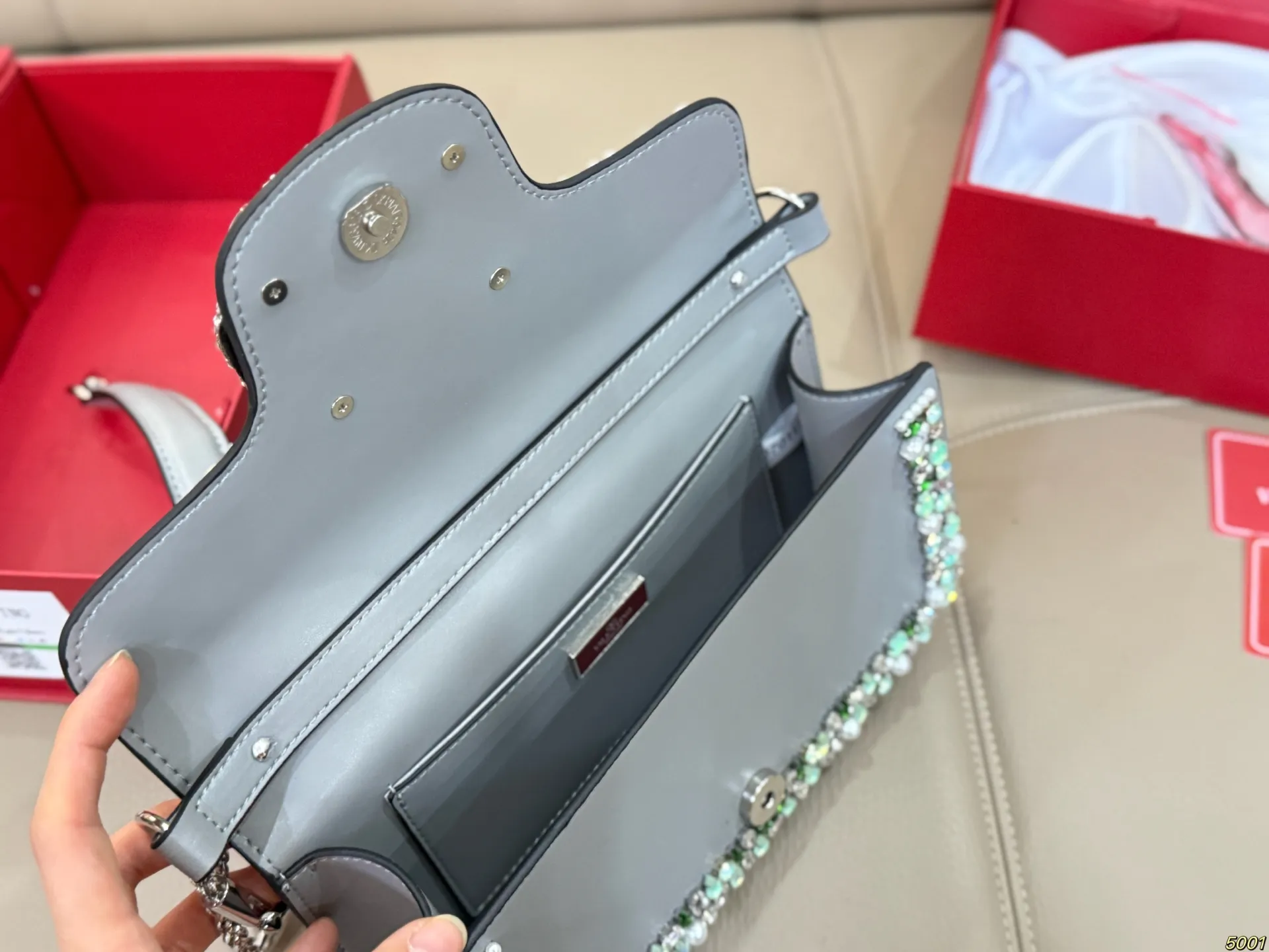 &yen;260折叠盒 华伦天奴 Valentino大v包 百搭经典 精致的一只 真的超级无敌巨可爱 仙气满满 小姐姐日常必入款 尺寸25 13