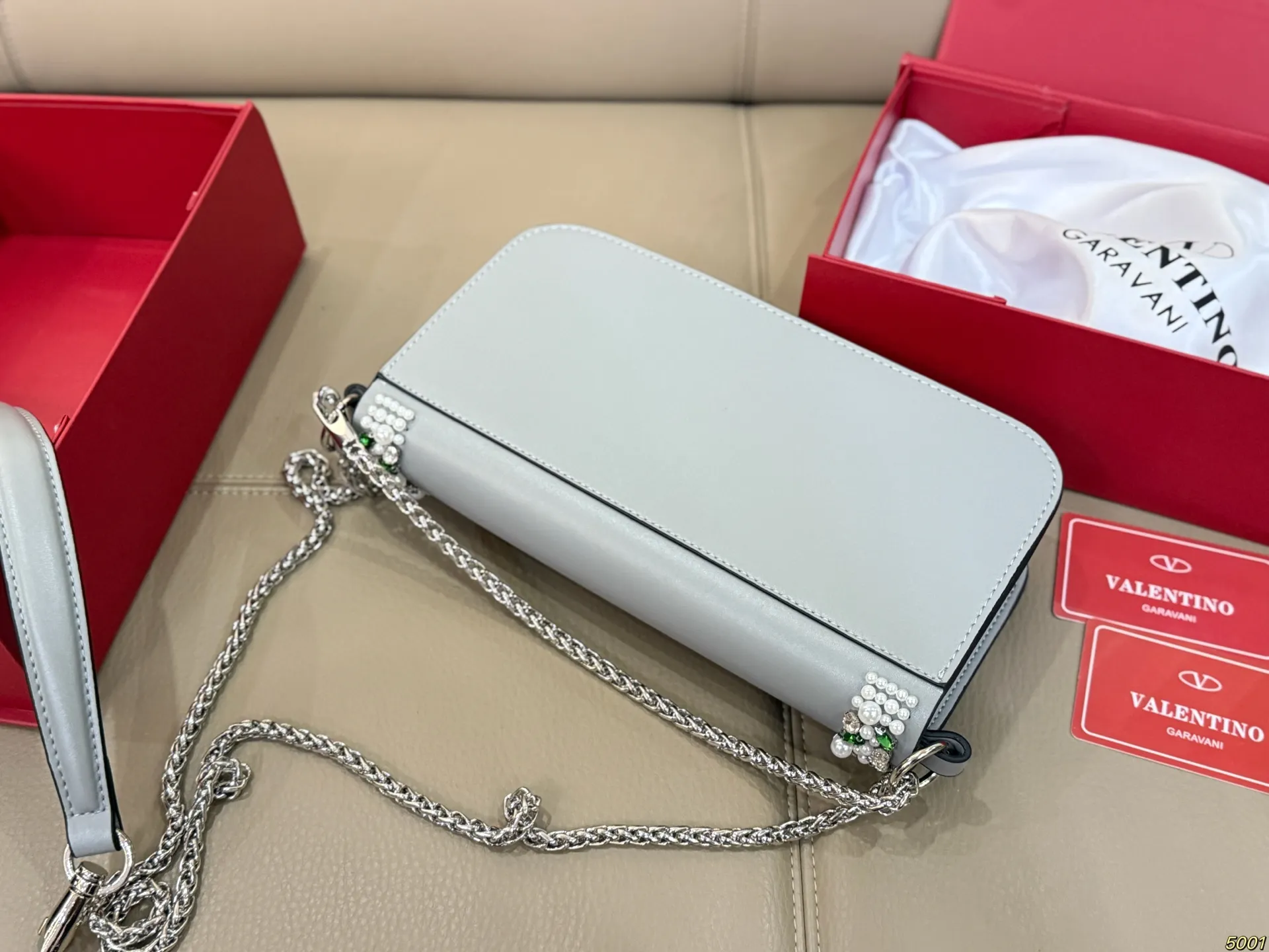 ¥260折叠盒 华伦天奴 Valentino大v包 百搭经典 精致的一只 真的超级无敌巨可爱 仙气满满 小姐姐日常必入款 尺寸25 13