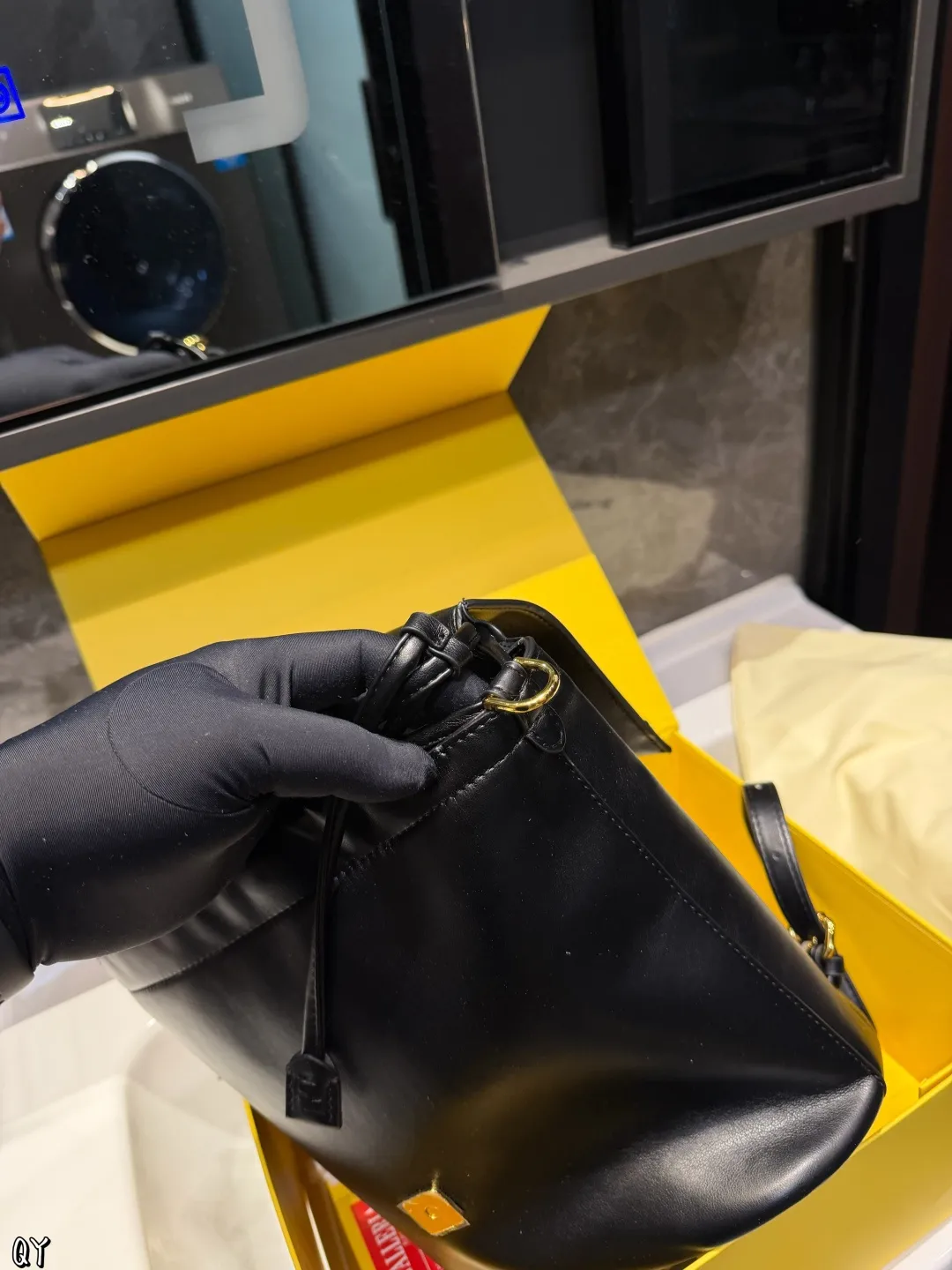 ❤️p175（折叠礼盒）❤️ Fendi老花双肩包 经典复古又时髦一眼沦陷容量超级能装 通勤出游都合适不管是搭配大衣还是休闲装都能轻松打造时髦造型 尺寸24&times;24