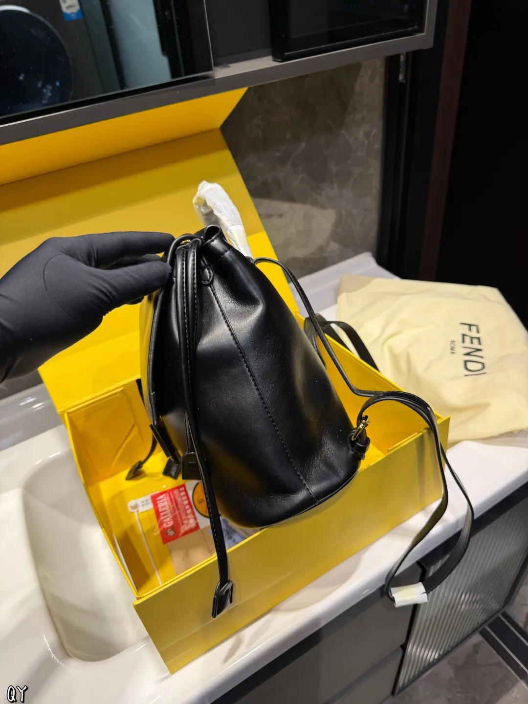❤️p175（折叠礼盒）❤️ Fendi老花双肩包 经典复古又时髦一眼沦陷容量超级能装 通勤出游都合适不管是搭配大衣还是休闲装都能轻松打造时髦造型 尺寸24&times;24