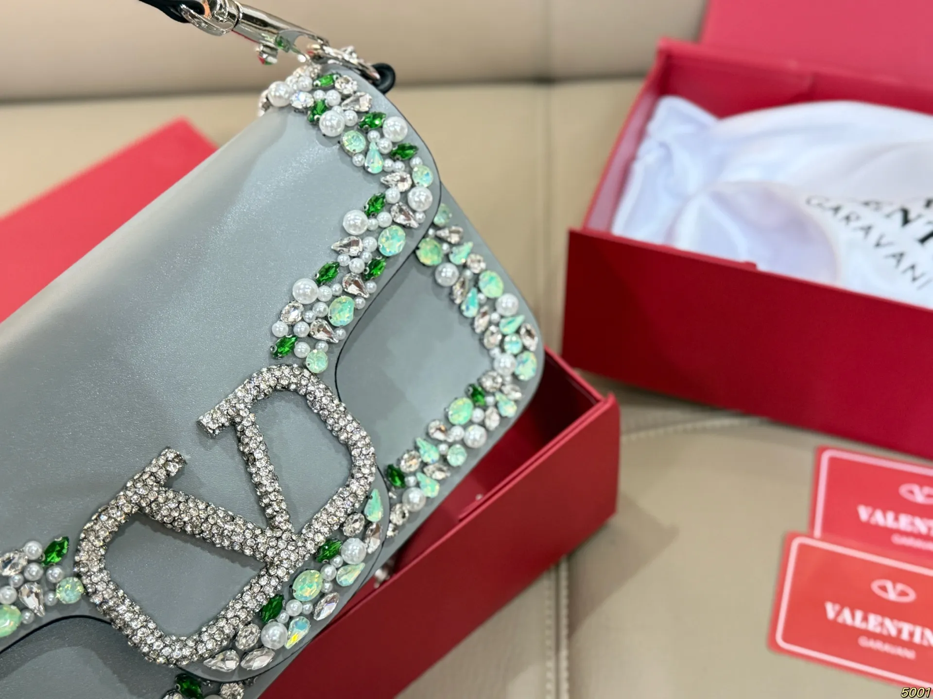 &yen;260折叠盒 华伦天奴 Valentino大v包 百搭经典 精致的一只 真的超级无敌巨可爱 仙气满满 小姐姐日常必入款 尺寸25 13