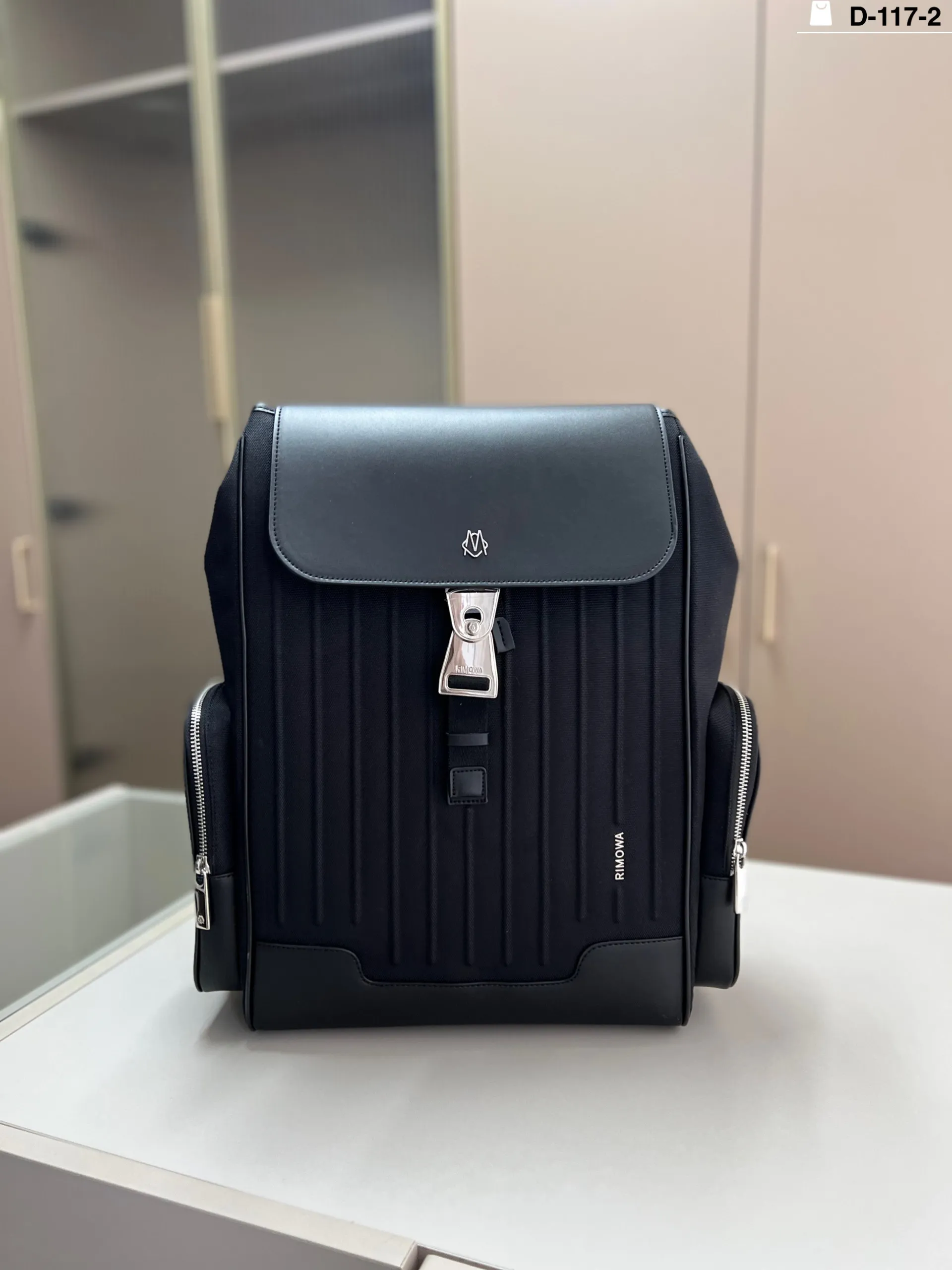 💰p260 日默瓦Rimowa双肩包 全新來自意大利製造的尼龍質地舒適度和手感再度昇華💫性價比更高，適合追求低調而奢華的你D-117-2尺寸30&times;42