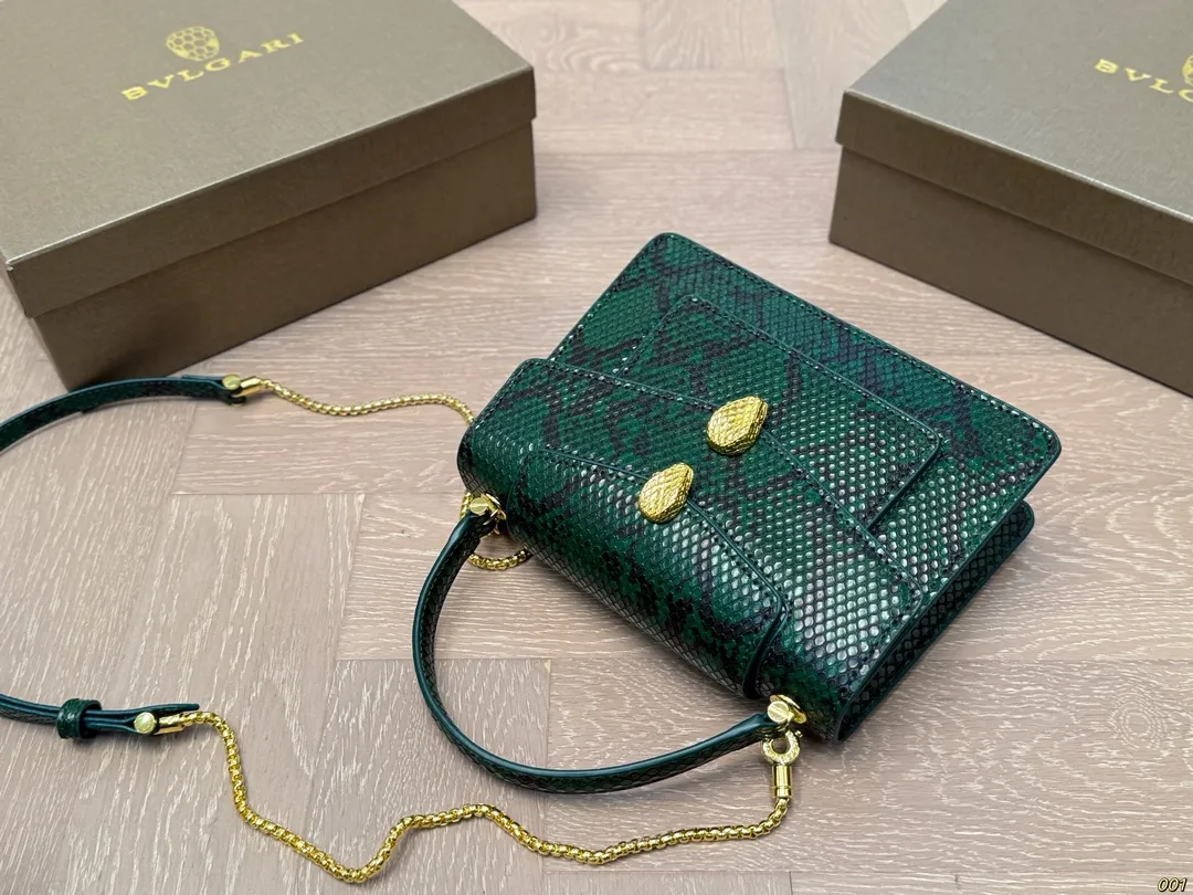 &yen;150配盒 宝格丽 Bvlgari蛇头包 ⚠️顶级原单 不愧是开挂般的存在 包身轻便 百搭 给予满满的高级感 尺寸21 15