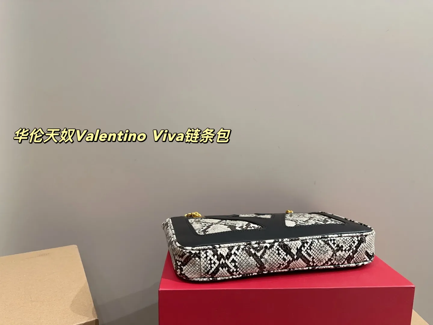 P205配盒⚠️尺寸26.19 华伦天奴Valentino Viva链条包