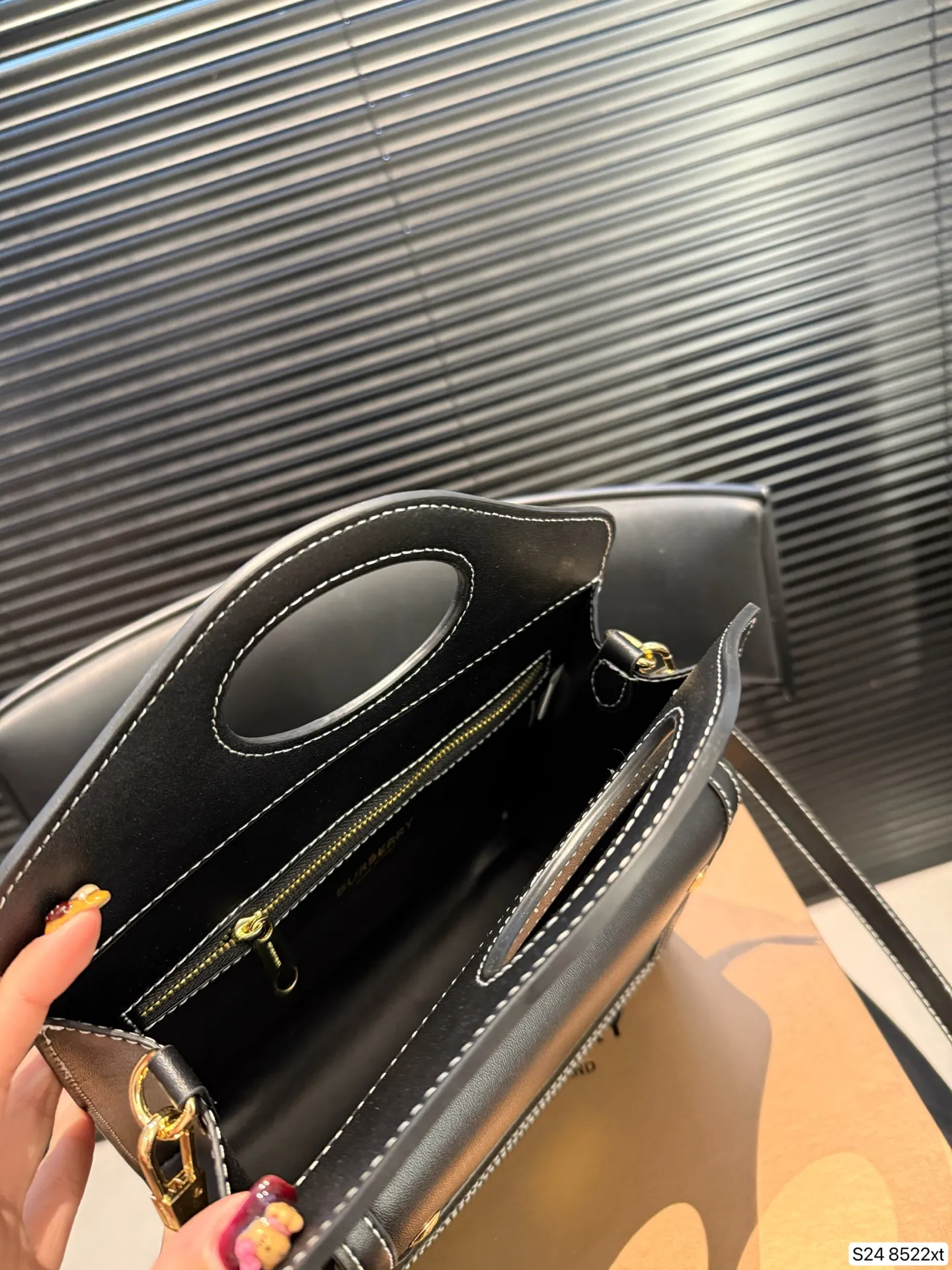 P170配折叠盒 Burberry口袋包黑色 帆布包 pocket 自带vintage气质。 尺寸23 22 货号8522