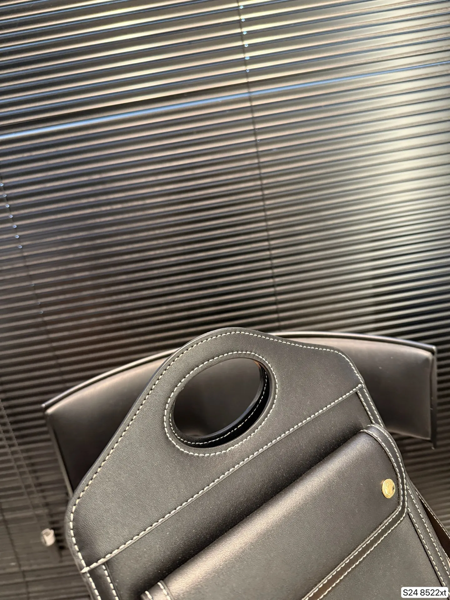 P170配折叠盒 Burberry口袋包黑色 帆布包 pocket 自带vintage气质。 尺寸23 22 货号8522