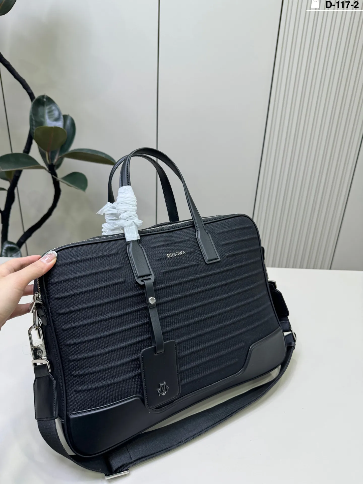 💰p260 D-117-2尺寸38×28 “ RIMOWA ”日默瓦公文包💼 日默瓦手提斜挎包 RIMOWA日默瓦 男女同款 黑色 内设电脑隔层 拉链暗袋潮男必备款