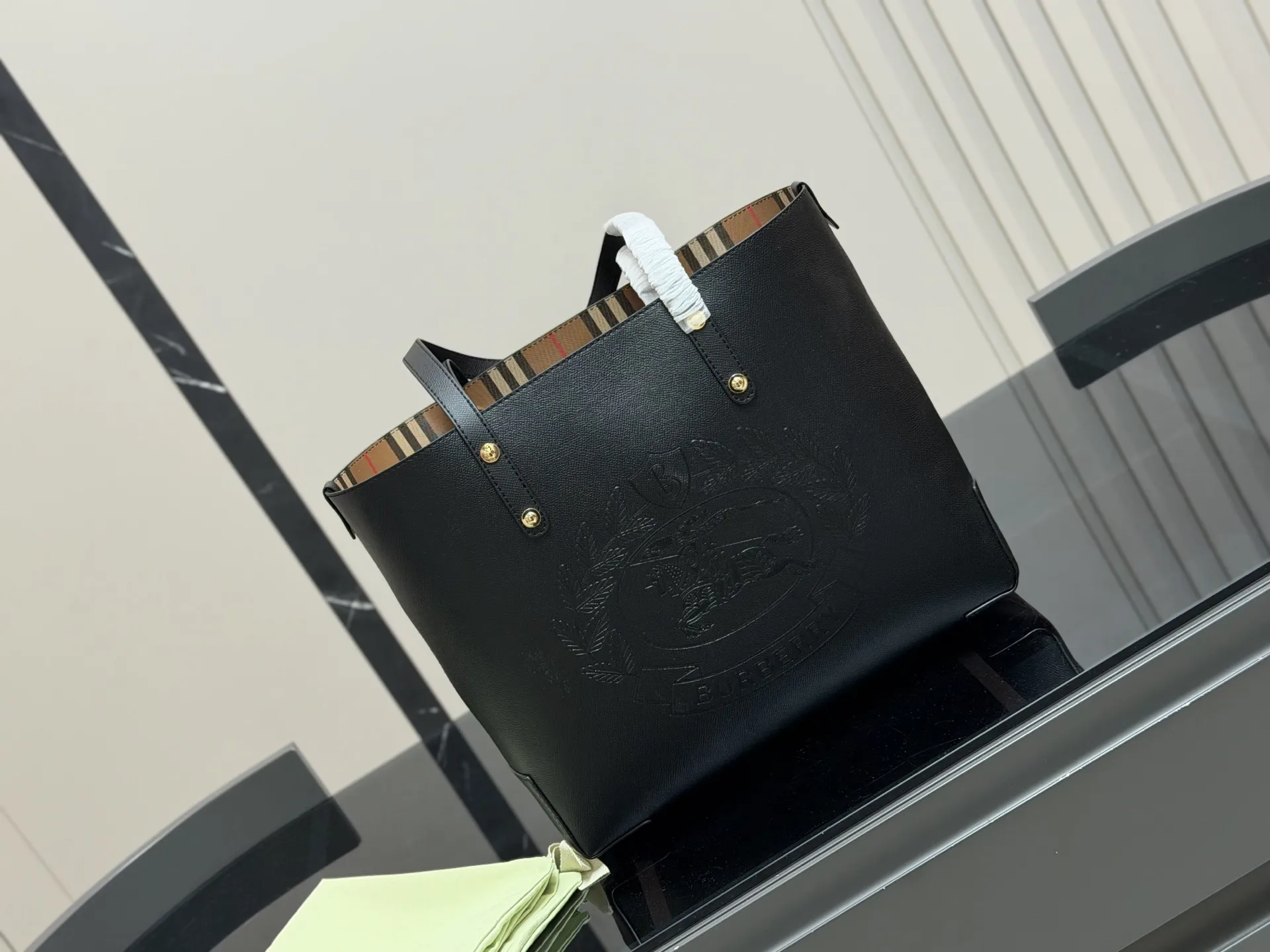 &yen;160 巴宝莉购物袋🛍️ 帆布面料✅ 大容量 满足日常 特别适合宝妈 超级能装! 尺寸: 35.30cm