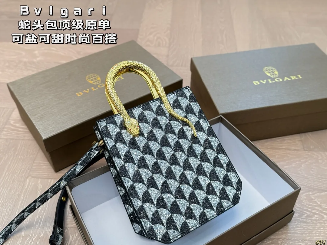 ¥145配盒 宝格丽 Bvlgari蛇头包 ⚠️顶级原单 不愧是开挂般的存在 包身轻便 百搭 给予满满的高级感 尺寸16 19