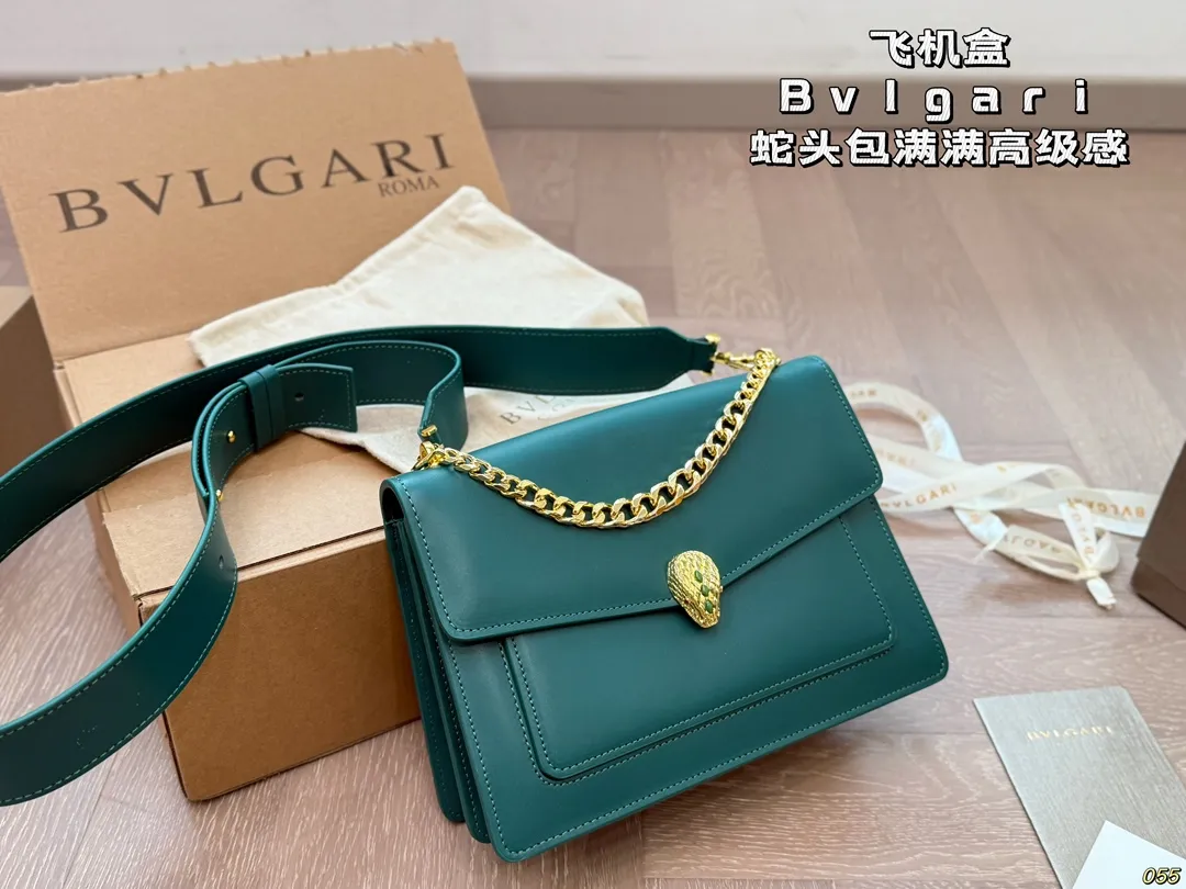 ¥210飞机盒 宝格丽 Bvlgari蛇头包 ⚠️顶级原单 不愧是开挂般的存在 包身轻便 百搭 给予满满的高级感 尺寸25 17