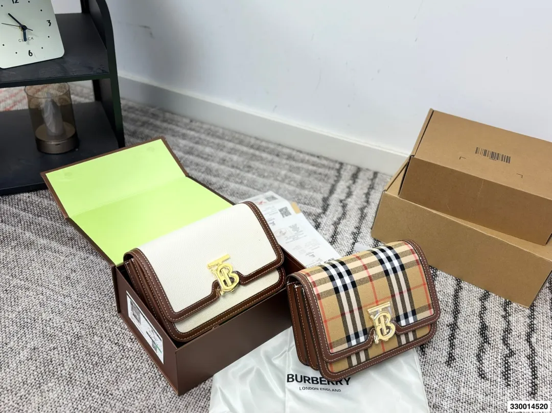 p170 配礼盒 Burberry巴宝莉TB金扣豆腐包 白色超美太适合春夏了 尺寸22.15