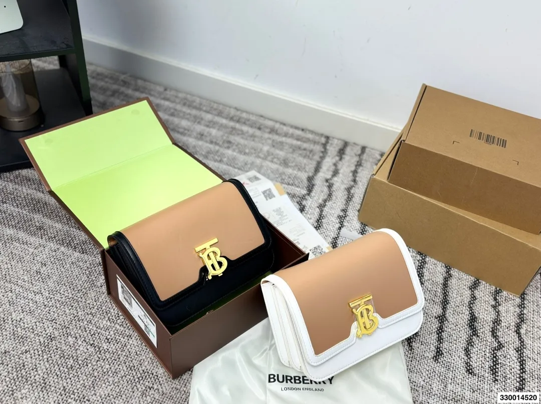p170 配礼盒 Burberry巴宝莉TB金扣豆腐包 白色超美太适合春夏了 尺寸22.15