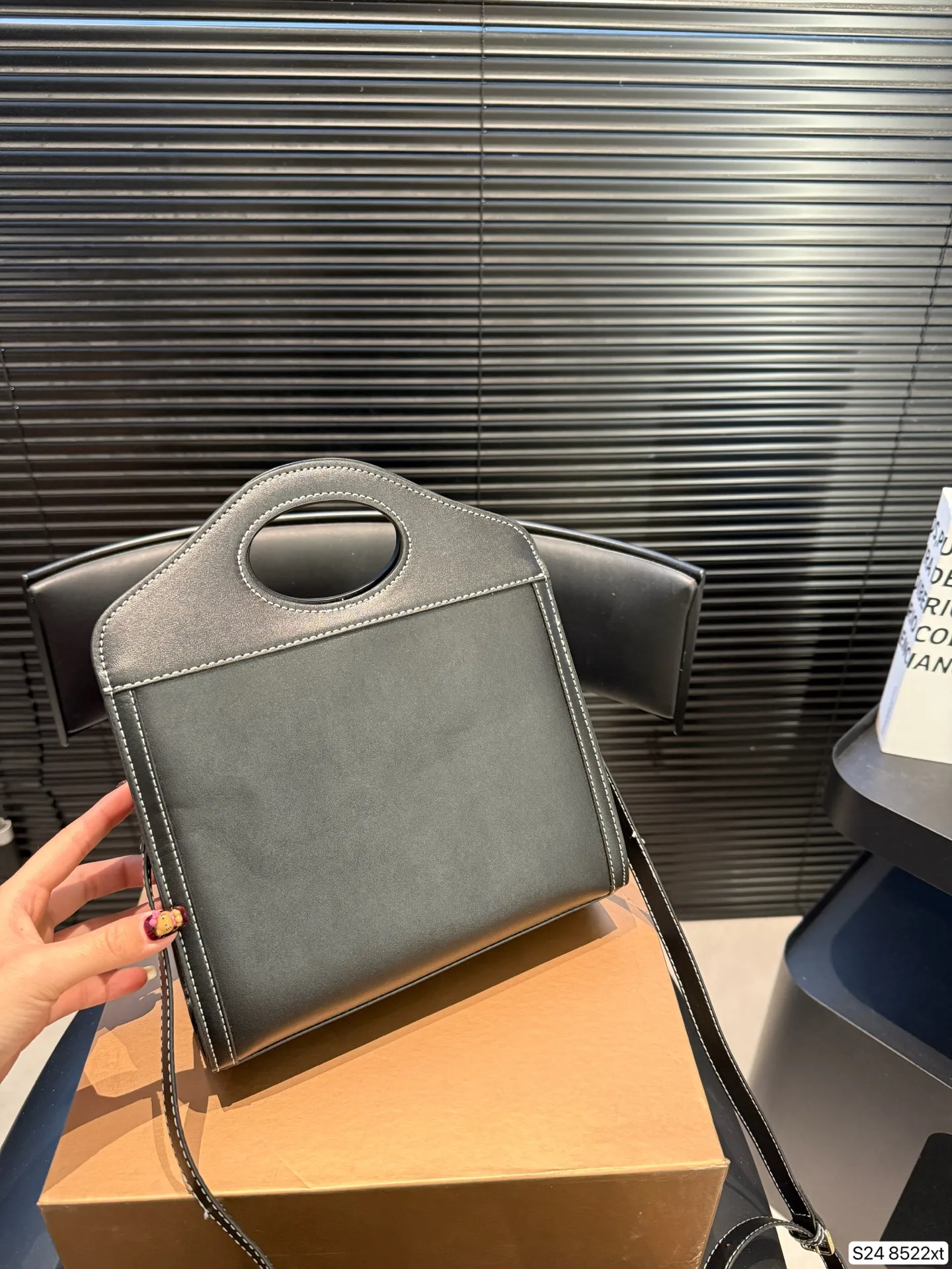 P170配折叠盒 Burberry口袋包黑色 帆布包 pocket 自带vintage气质。 尺寸23 22 货号8522