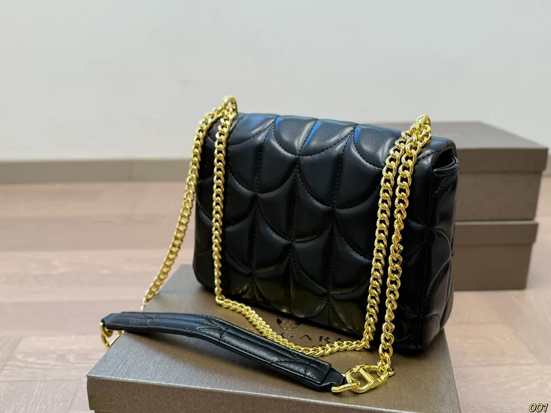 ¥140配盒 宝格丽 Bvlgari蛇头包 ⚠️顶级原单 不愧是开挂般的存在 包身轻便 百搭 给予满满的高级感 尺寸23 16