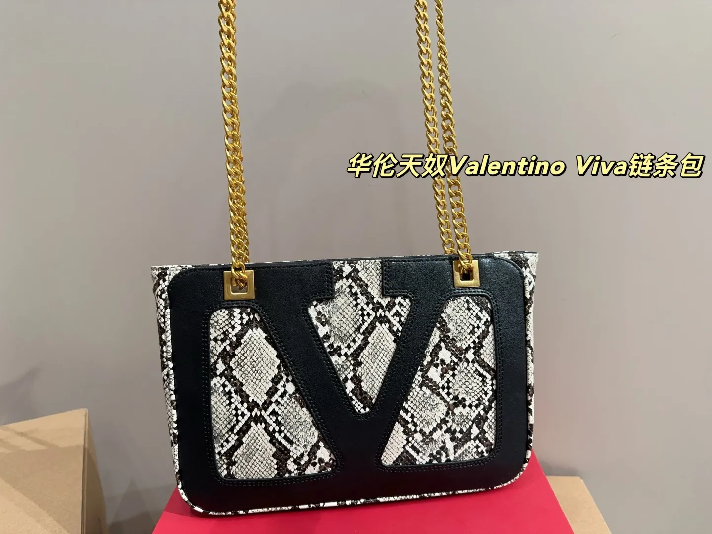 P205配盒⚠️尺寸26.19 华伦天奴Valentino Viva链条包