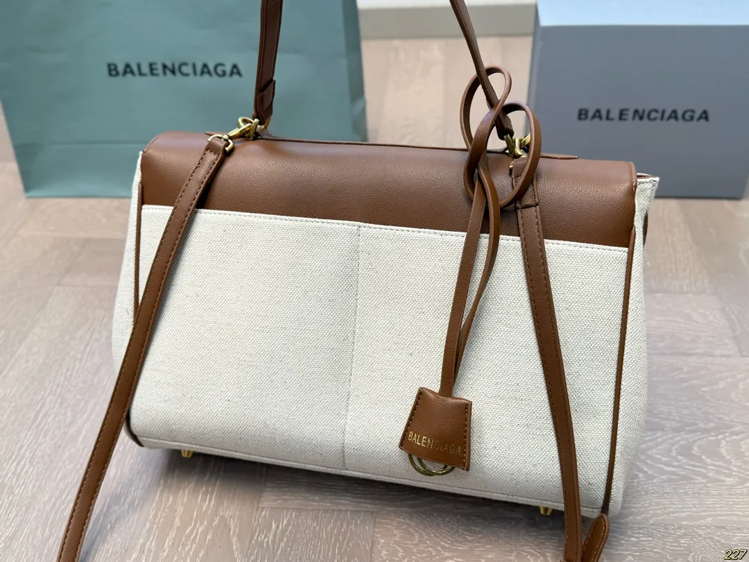 &yen;175/&yen;170配盒 Balenciaga巴黎世家新款 任何风格都可轻松驾驭 适合日常 旅游 出行 集美必备 尺寸：36 24/30 20