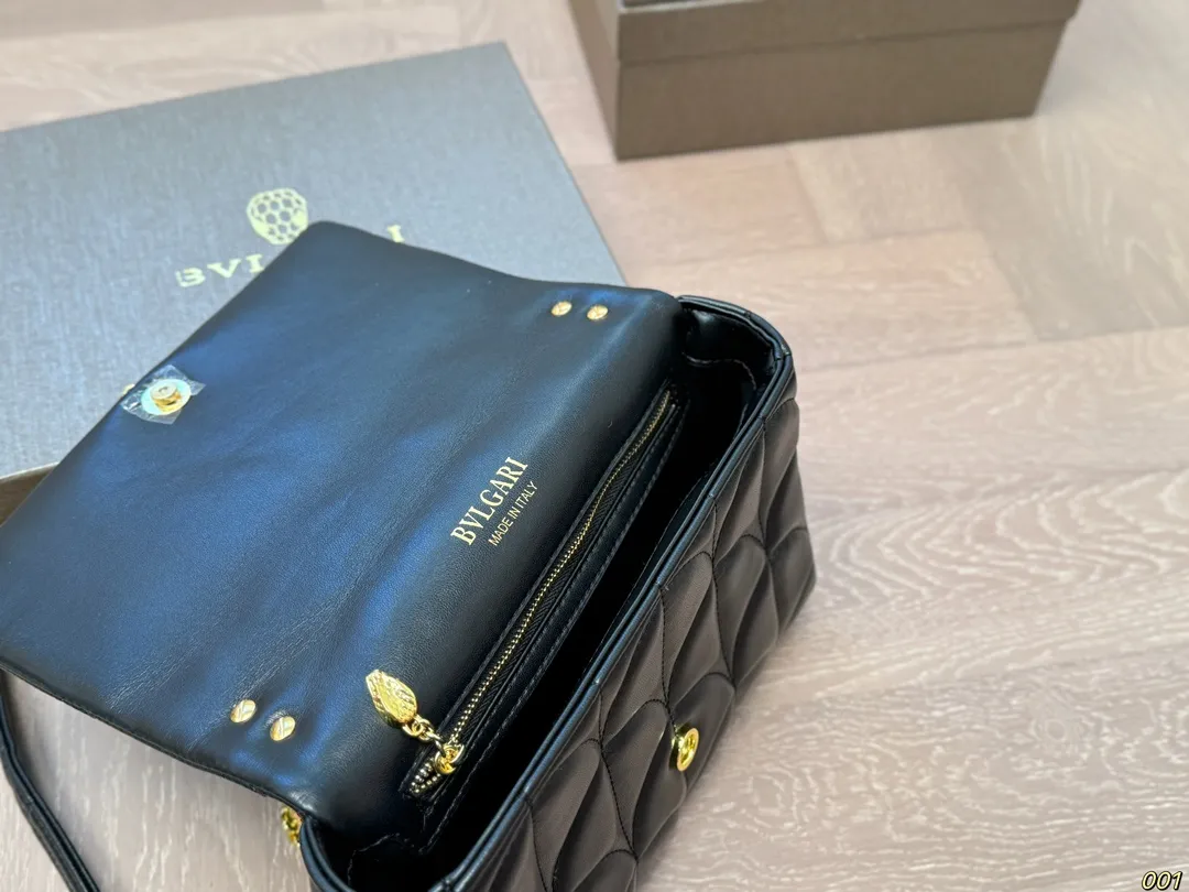 ¥140配盒 宝格丽 Bvlgari蛇头包 ⚠️顶级原单 不愧是开挂般的存在 包身轻便 百搭 给予满满的高级感 尺寸23 16