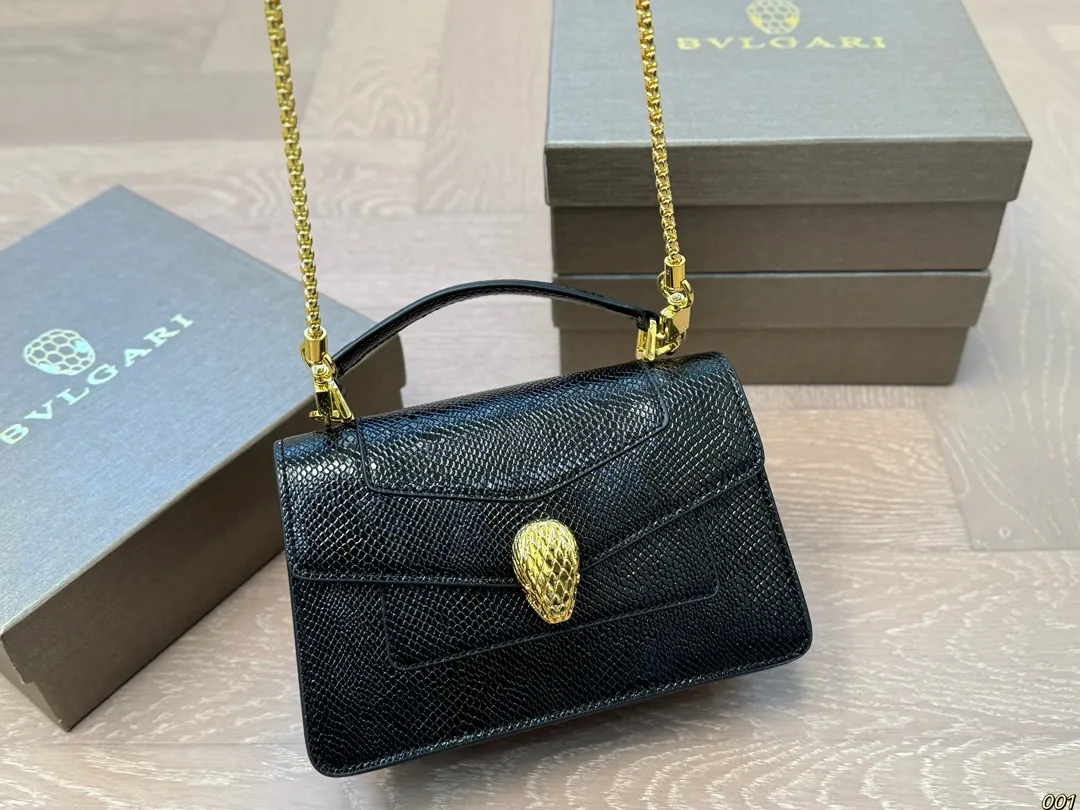 &yen;130配盒 宝格丽 Bvlgari蛇头包 ⚠️顶级原单 不愧是开挂般的存在 包身轻便 百搭 给予满满的高级感 尺寸19 12