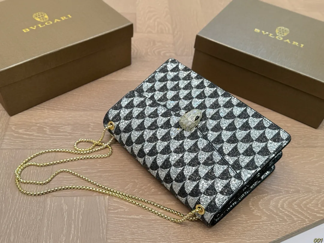 &yen;145配盒 宝格丽 Bvlgari蛇头包 ⚠️顶级原单 不愧是开挂般的存在 包身轻便 百搭 给予满满的高级感 尺寸25 17
