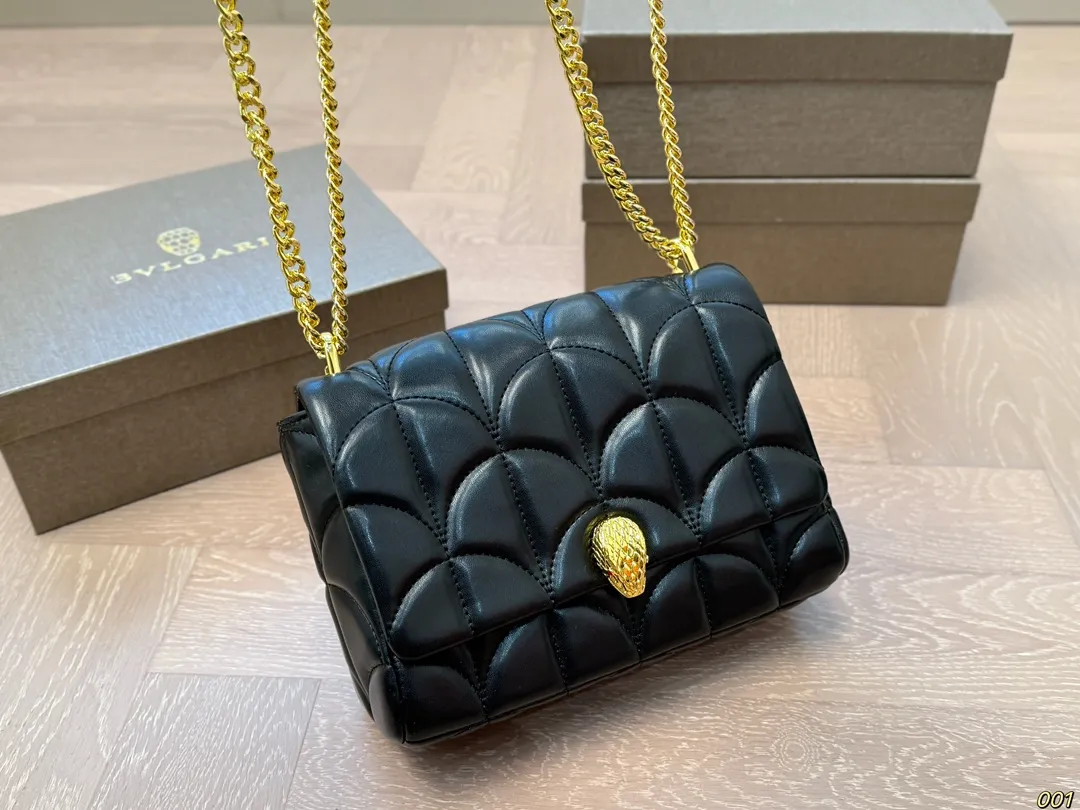 &yen;140配盒 宝格丽 Bvlgari蛇头包 ⚠️顶级原单 不愧是开挂般的存在 包身轻便 百搭 给予满满的高级感 尺寸23 16