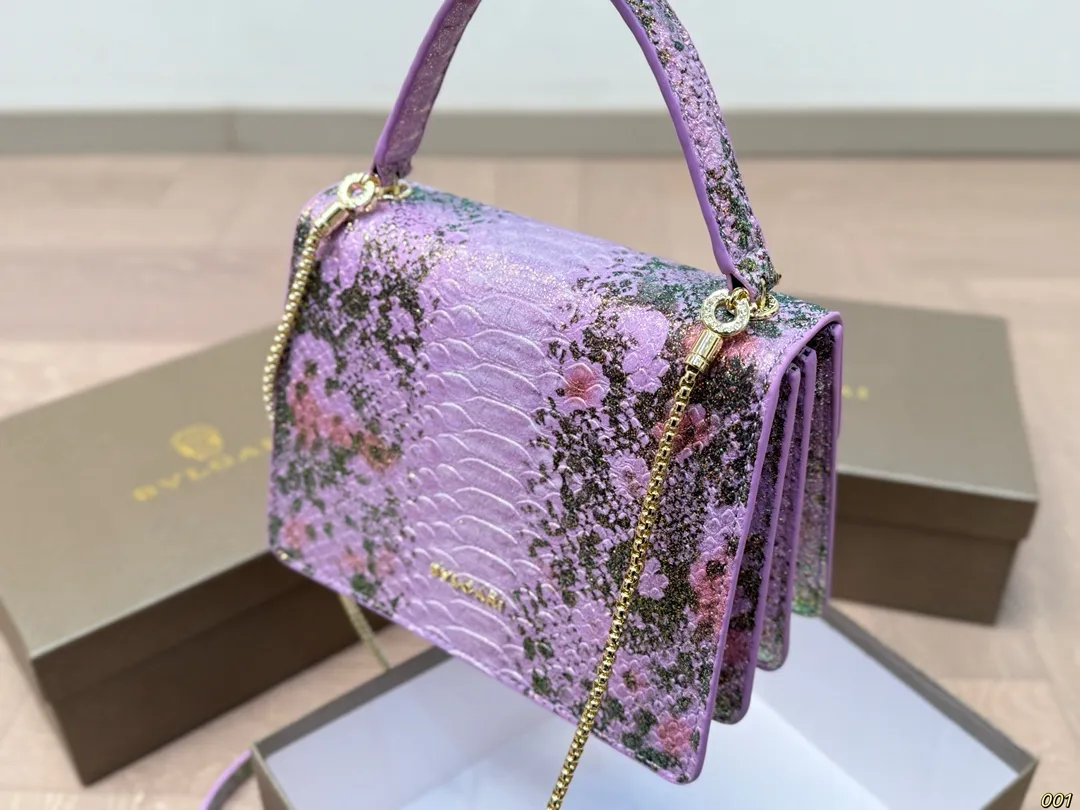 &yen;150配盒 宝格丽 Bvlgari蛇头包 ⚠️顶级原单 不愧是开挂般的存在 包身轻便 百搭 给予满满的高级感 尺寸21 16