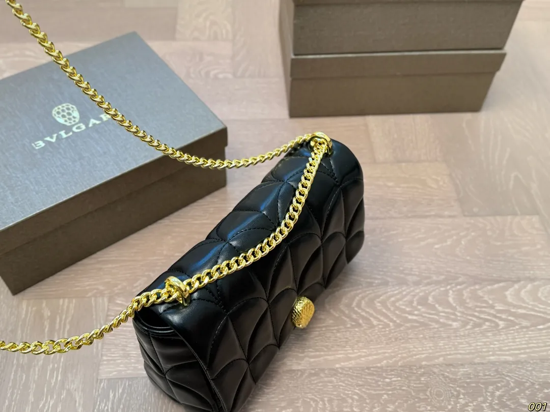 ¥140配盒 宝格丽 Bvlgari蛇头包 ⚠️顶级原单 不愧是开挂般的存在 包身轻便 百搭 给予满满的高级感 尺寸23 16