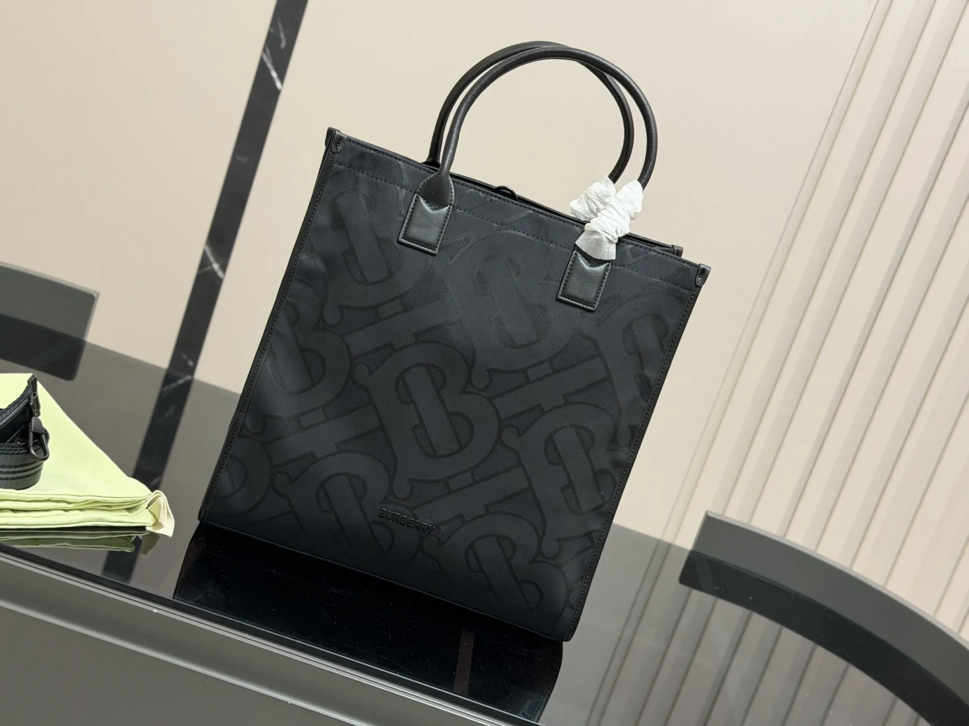 &yen;175 巴宝莉购物袋🛍️ 帆布面料✅ 大容量 满足日常 特别适合宝妈 超级能装! 尺寸: 35.36cm