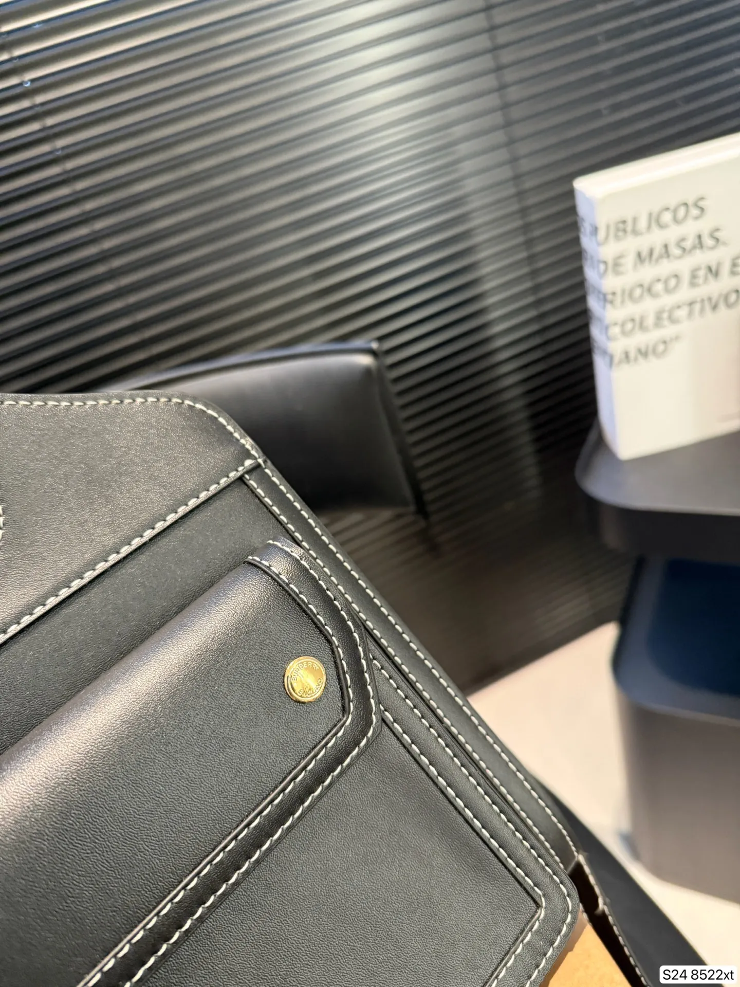 P170配折叠盒 Burberry口袋包黑色 帆布包 pocket 自带vintage气质。 尺寸23 22 货号8522